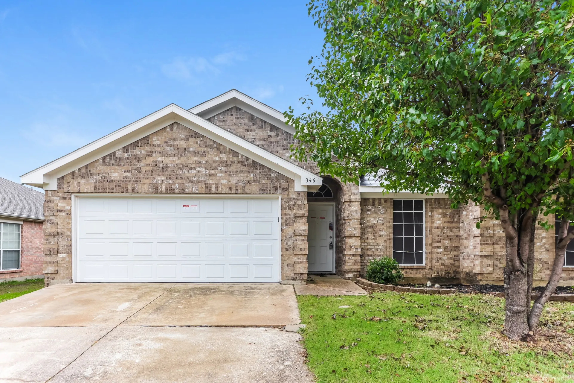 Single Family Residence For Sale in Tarrant County , 346 Mesquite Hill Drive, Arlington, Texas 76002, 3 Bedroom, 2 Bathroom, 2 Garage spaces, 1,824 Sqft, built in 2001, mls#21235129, Real Estate Agent in Arlington, Homes For Sale in Tarrant county, Homes For Sale in Arlington, Realtor in Arlington Texas, Real Estate Brokerage Independent Realty Texas, Luminita Cordes Realtor
