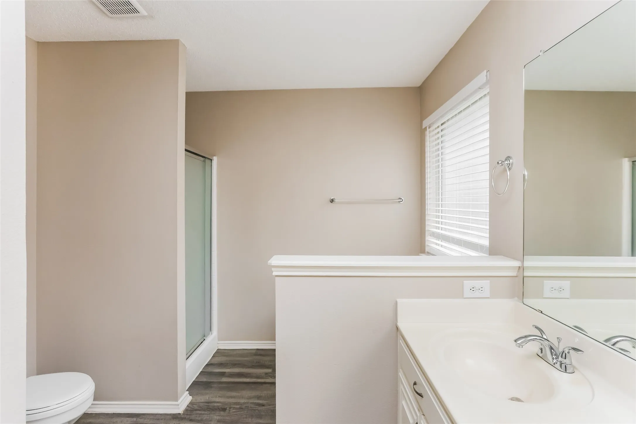 Single Family Residence For Sale in Tarrant County , 346 Mesquite Hill Drive, Arlington, Texas 76002, 3 Bedroom, 2 Bathroom, 2 Garage spaces, 1,824 Sqft, built in 2001, mls#21235129, Real Estate Agent in Arlington, Homes For Sale in Tarrant county, Homes For Sale in Arlington, Realtor in Arlington Texas, Real Estate Brokerage Independent Realty Texas, Luminita Cordes Realtor