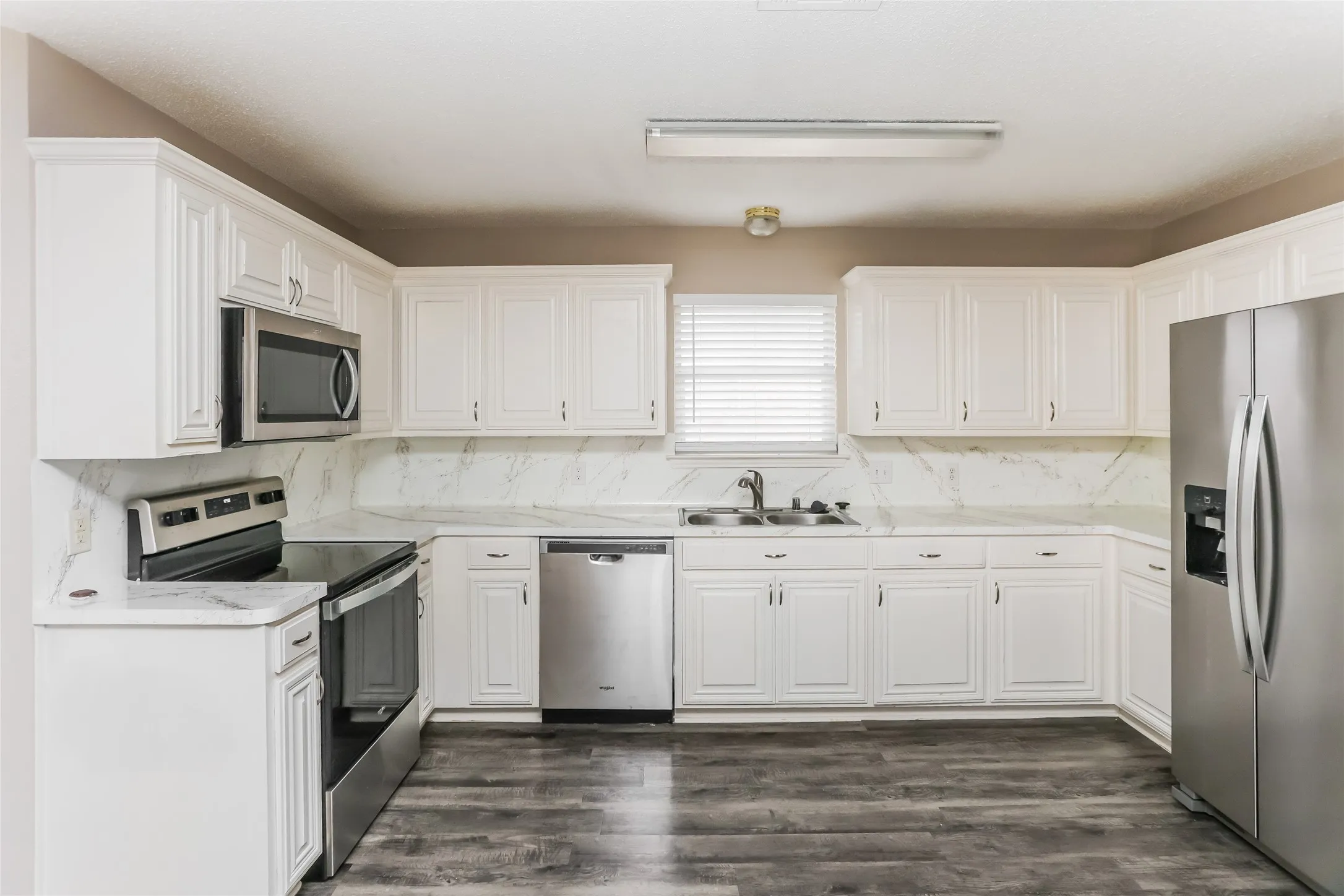Single Family Residence For Sale in Tarrant County , 346 Mesquite Hill Drive, Arlington, Texas 76002, 3 Bedroom, 2 Bathroom, 2 Garage spaces, 1,824 Sqft, built in 2001, mls#21235129, Real Estate Agent in Arlington, Homes For Sale in Tarrant county, Homes For Sale in Arlington, Realtor in Arlington Texas, Real Estate Brokerage Independent Realty Texas, Luminita Cordes Realtor