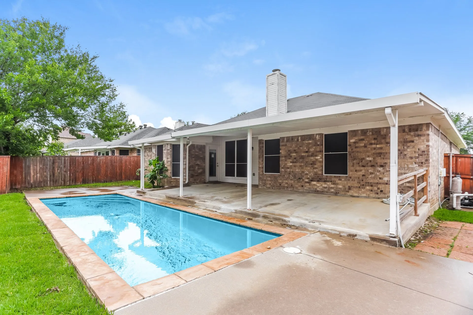 Single Family Residence For Sale in Tarrant County , 346 Mesquite Hill Drive, Arlington, Texas 76002, 3 Bedroom, 2 Bathroom, 2 Garage spaces, 1,824 Sqft, built in 2001, mls#21235129, Real Estate Agent in Arlington, Homes For Sale in Tarrant county, Homes For Sale in Arlington, Realtor in Arlington Texas, Real Estate Brokerage Independent Realty Texas, Luminita Cordes Realtor