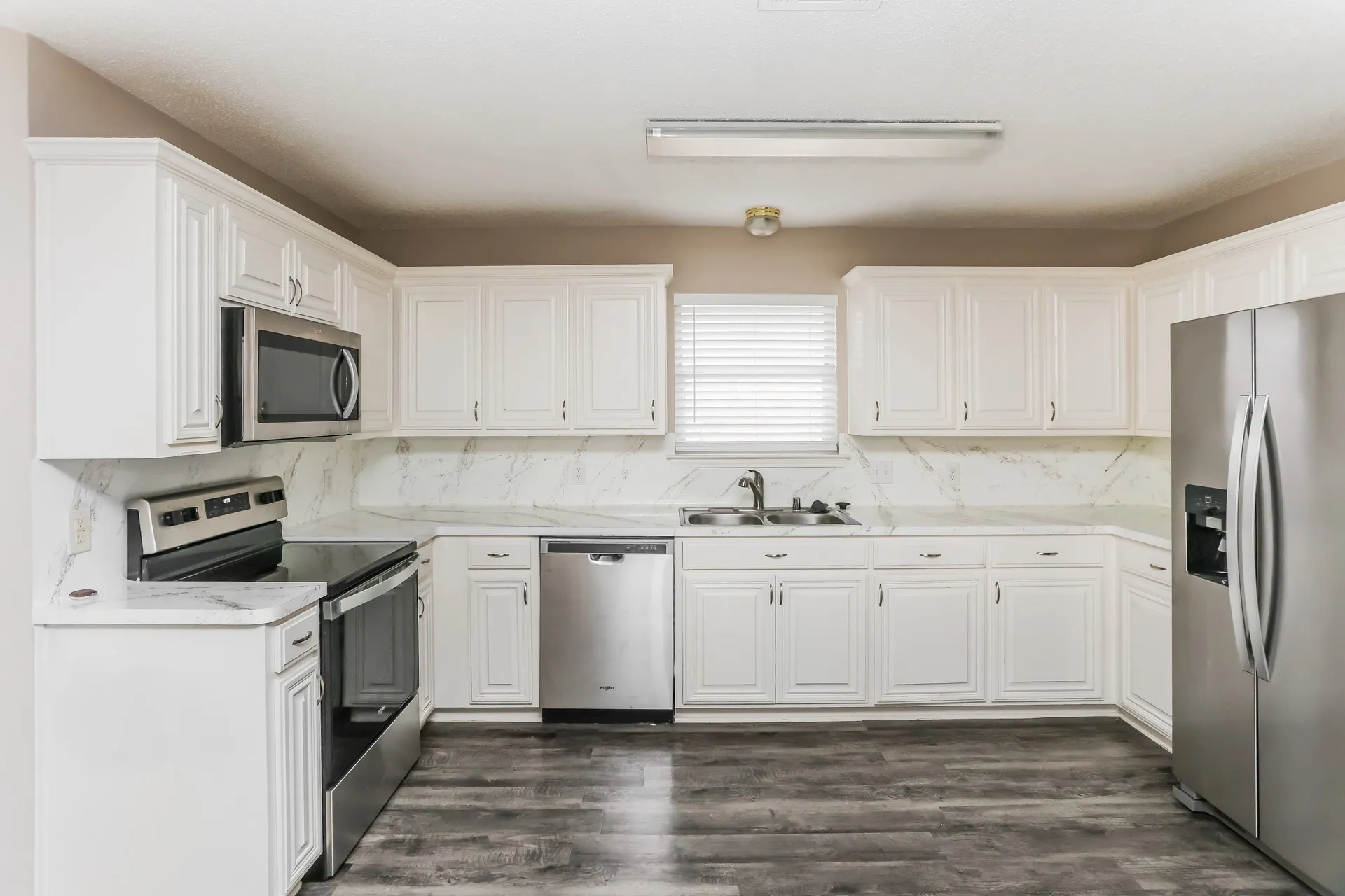 Single Family Residence For Sale in Tarrant County , 346 Mesquite Hill Drive, Arlington, Texas 76002, 3 Bedroom, 2 Bathroom, 2 Garage spaces, 1,824 Sqft, built in 2001, mls#21235129, Real Estate Agent in Arlington, Homes For Sale in Tarrant county, Homes For Sale in Arlington, Realtor in Arlington Texas, Real Estate Brokerage Independent Realty Texas, Luminita Cordes Realtor