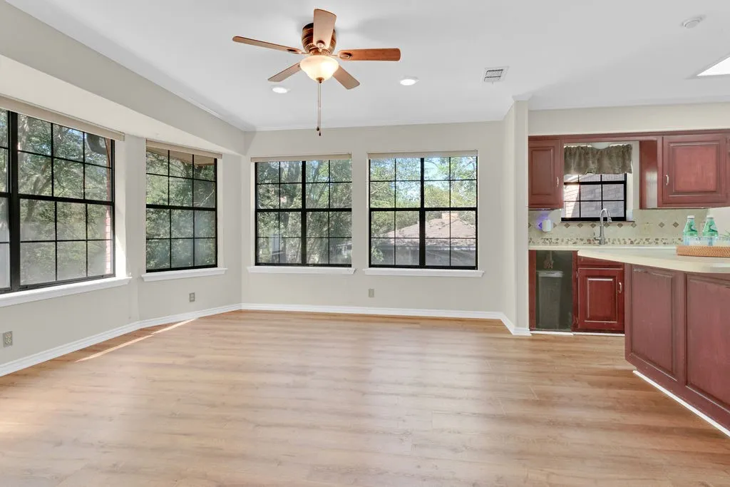 Single Family Residence For Sale in Smith County , 1208 Hilltop Run, Hideaway, Texas 75771, 3 Bedroom, 3 Bathroom, 2 Garage spaces, 2,338 Sqft, built in 1982, Preowned, Price $340,000, mls#21235425, Real Estate Agent in Hideaway, Homes For Sale in Smith county, Homes For Sale in Hideaway, Realtor in Hideaway Texas, Real Estate Brokerage Independent Realty Texas, Luminita Cordes Realtor