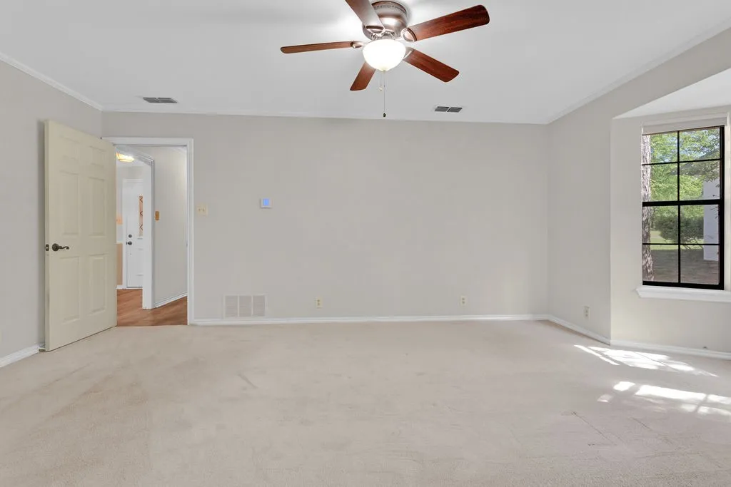 Single Family Residence For Sale in Smith County , 1208 Hilltop Run, Hideaway, Texas 75771, 3 Bedroom, 3 Bathroom, 2 Garage spaces, 2,338 Sqft, built in 1982, Preowned, Price $340,000, mls#21235425, Real Estate Agent in Hideaway, Homes For Sale in Smith county, Homes For Sale in Hideaway, Realtor in Hideaway Texas, Real Estate Brokerage Independent Realty Texas, Luminita Cordes Realtor