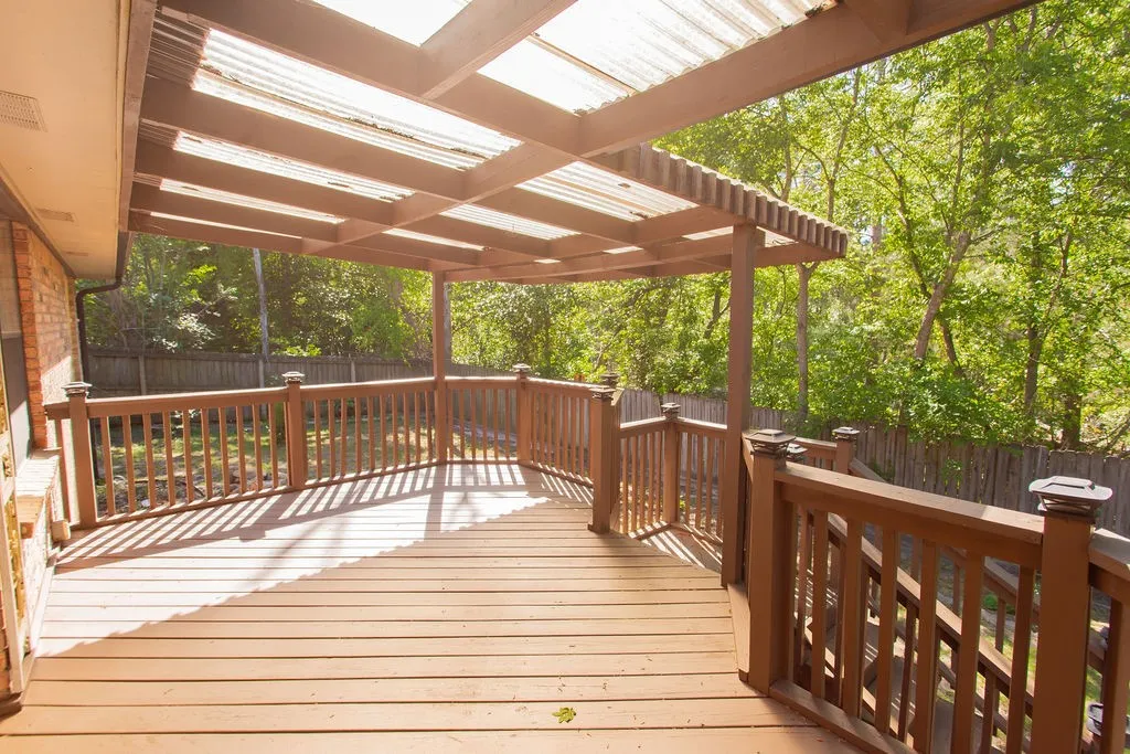 Single Family Residence For Sale in Smith County , 1208 Hilltop Run, Hideaway, Texas 75771, 3 Bedroom, 3 Bathroom, 2 Garage spaces, 2,338 Sqft, built in 1982, Preowned, Price $340,000, mls#21235425, Real Estate Agent in Hideaway, Homes For Sale in Smith county, Homes For Sale in Hideaway, Realtor in Hideaway Texas, Real Estate Brokerage Independent Realty Texas, Luminita Cordes Realtor