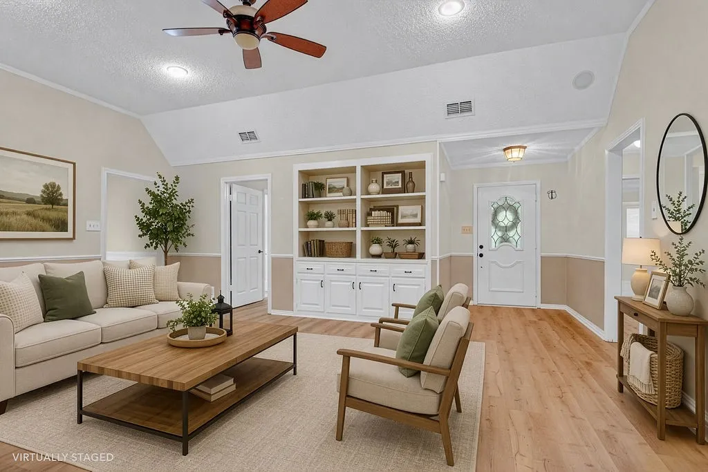 Single Family Residence For Sale in Smith County , 1208 Hilltop Run, Hideaway, Texas 75771, 3 Bedroom, 3 Bathroom, 2 Garage spaces, 2,338 Sqft, built in 1982, Preowned, Price $340,000, mls#21235425, Real Estate Agent in Hideaway, Homes For Sale in Smith county, Homes For Sale in Hideaway, Realtor in Hideaway Texas, Real Estate Brokerage Independent Realty Texas, Luminita Cordes Realtor