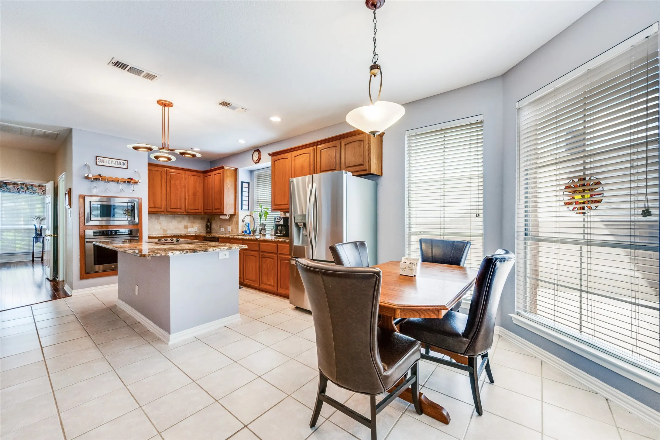 Good size breakfast area with abundant natural light!