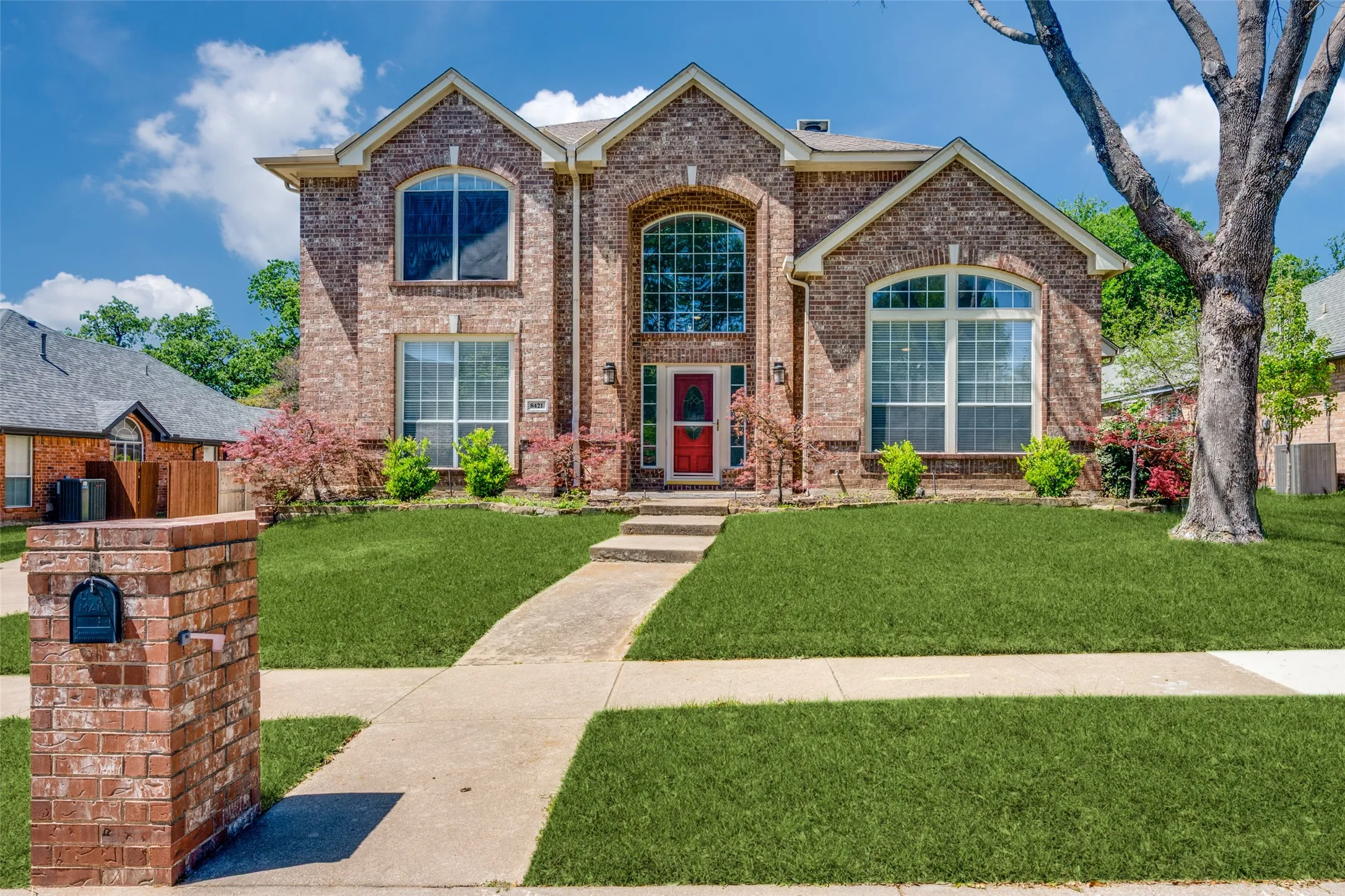 Single Family Residence For Sale in Tarrant County , 8421 Parkdale Drive, North Richland Hills, Texas 76182, 5 Bedroom, 4 Bathroom, 3 Garage spaces, 3,369 Sqft, built in 1999, mls#21234514, Real Estate Agent in North Richland Hills, Homes For Sale in Tarrant county, Homes For Sale in North Richland Hills, Realtor in North Richland Hills Texas, Real Estate Brokerage Independent Realty Texas, Luminita Cordes Realtor