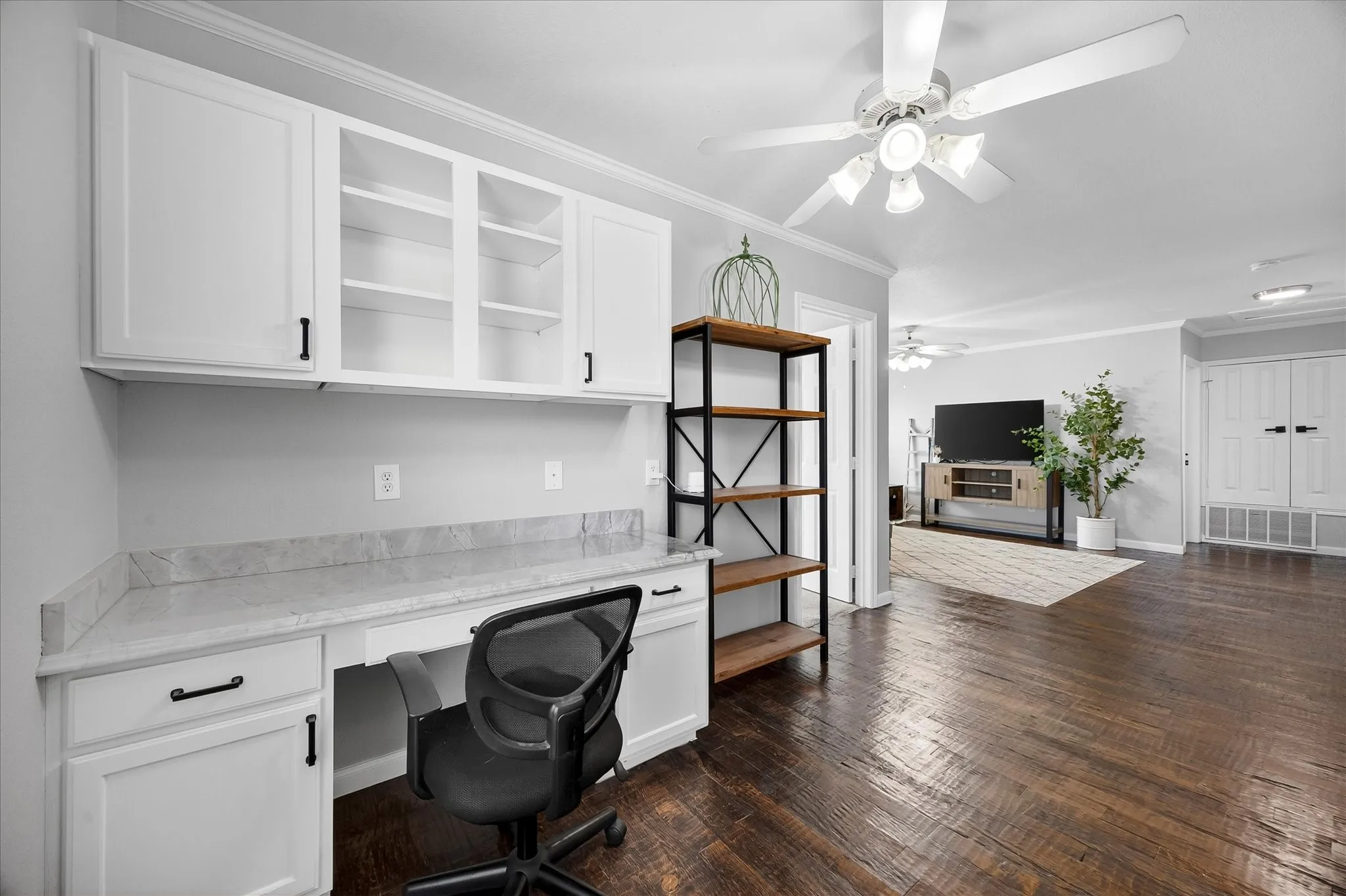 Built in computer niche