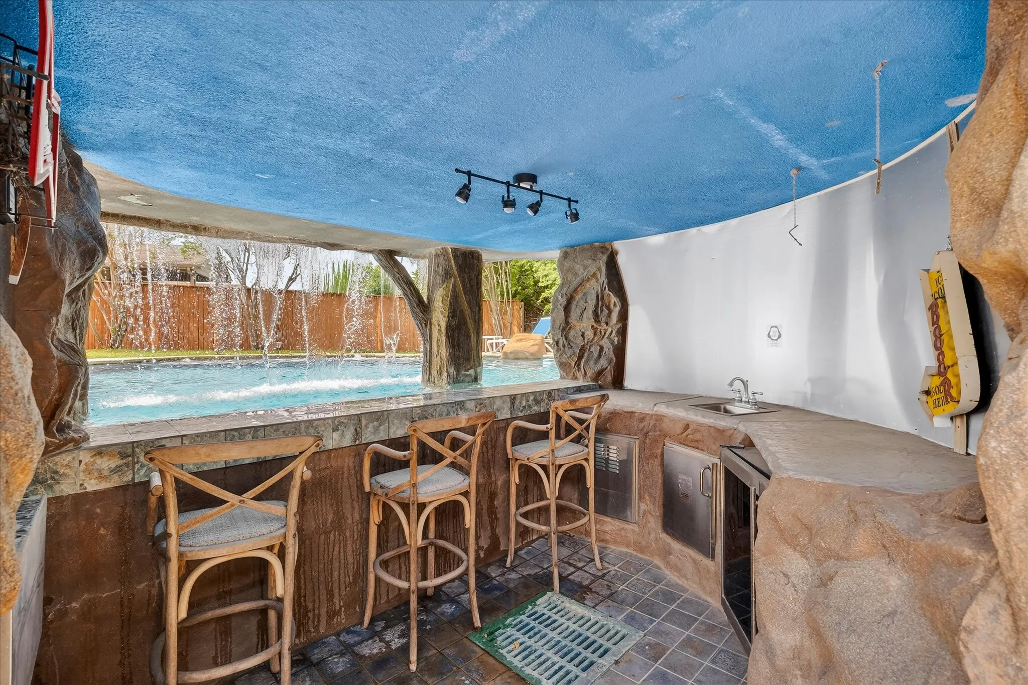 Swim-up bar will be a hit with your family!