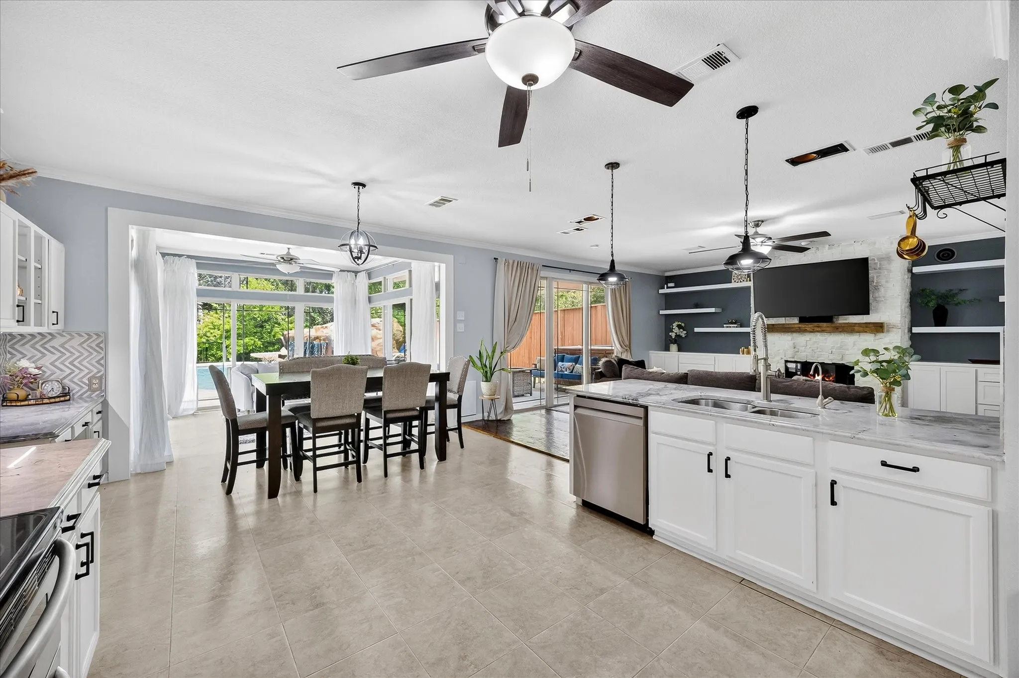 Fabulous floor plan makes entertainng a breeze