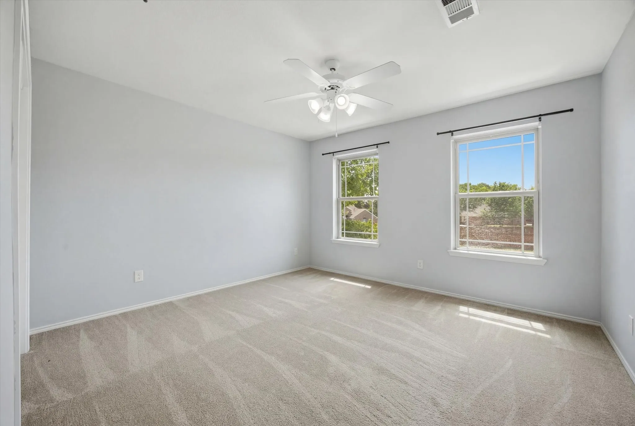 Spacious auxilary bedroom