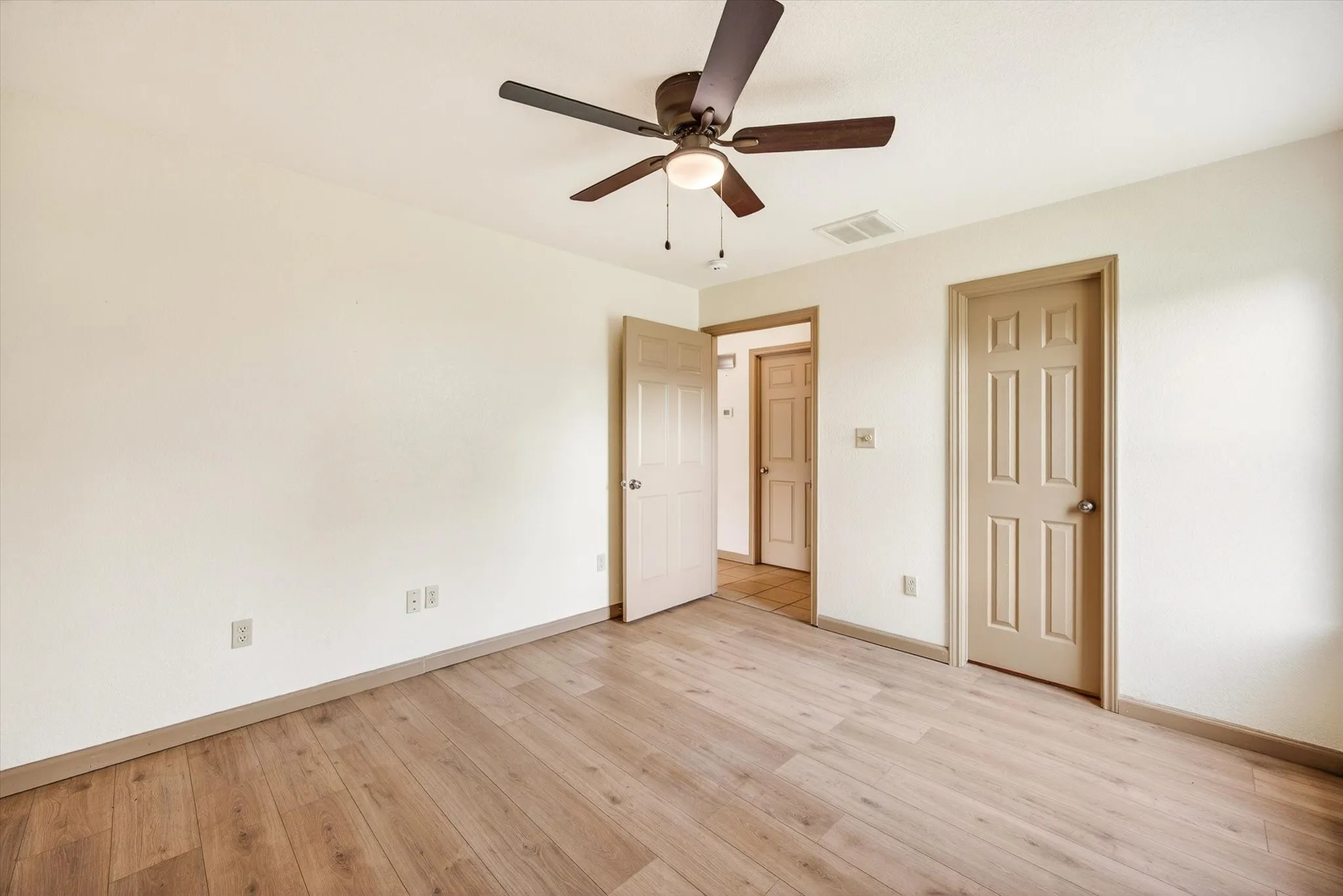 Warehouse For Sale in Hood County , 721 Comanche Cove Drive, Granbury, Texas 76048, 0, 0, Garage spaces, 0 Sqft, built in 2004, Preowned, mls#21233241, Real Estate Agent in Granbury, Homes For Sale in Hood county, Homes For Sale in Granbury, Realtor in Granbury Texas, Real Estate Brokerage Independent Realty Texas, Luminita Cordes Realtor