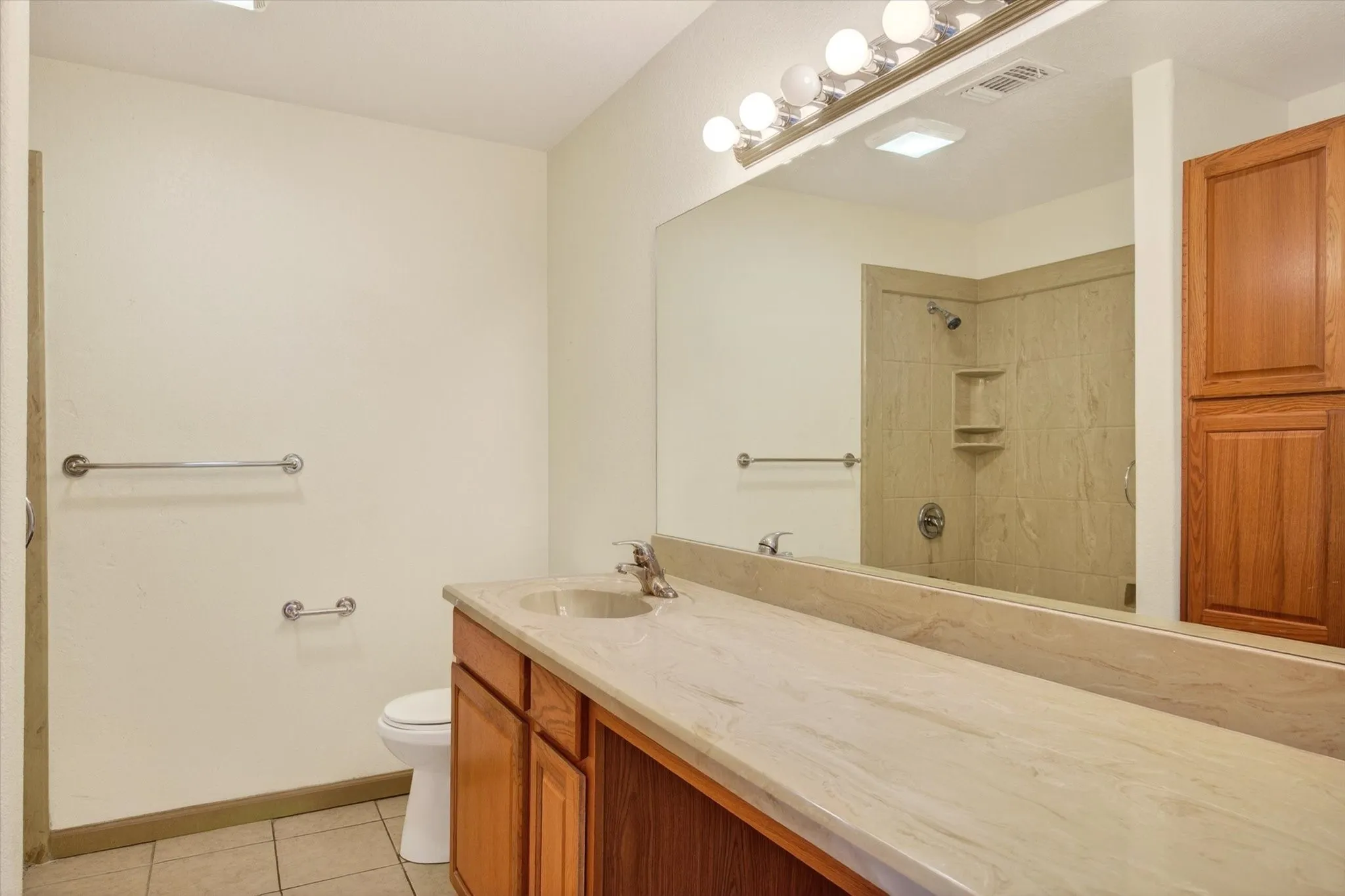 Warehouse For Sale in Hood County , 721 Comanche Cove Drive, Granbury, Texas 76048, 0, 0, Garage spaces, 0 Sqft, built in 2004, Preowned, mls#21233241, Real Estate Agent in Granbury, Homes For Sale in Hood county, Homes For Sale in Granbury, Realtor in Granbury Texas, Real Estate Brokerage Independent Realty Texas, Luminita Cordes Realtor