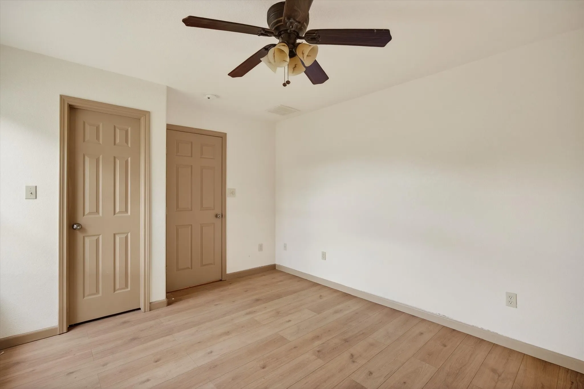Warehouse For Sale in Hood County , 721 Comanche Cove Drive, Granbury, Texas 76048, 0, 0, Garage spaces, 0 Sqft, built in 2004, Preowned, mls#21233241, Real Estate Agent in Granbury, Homes For Sale in Hood county, Homes For Sale in Granbury, Realtor in Granbury Texas, Real Estate Brokerage Independent Realty Texas, Luminita Cordes Realtor