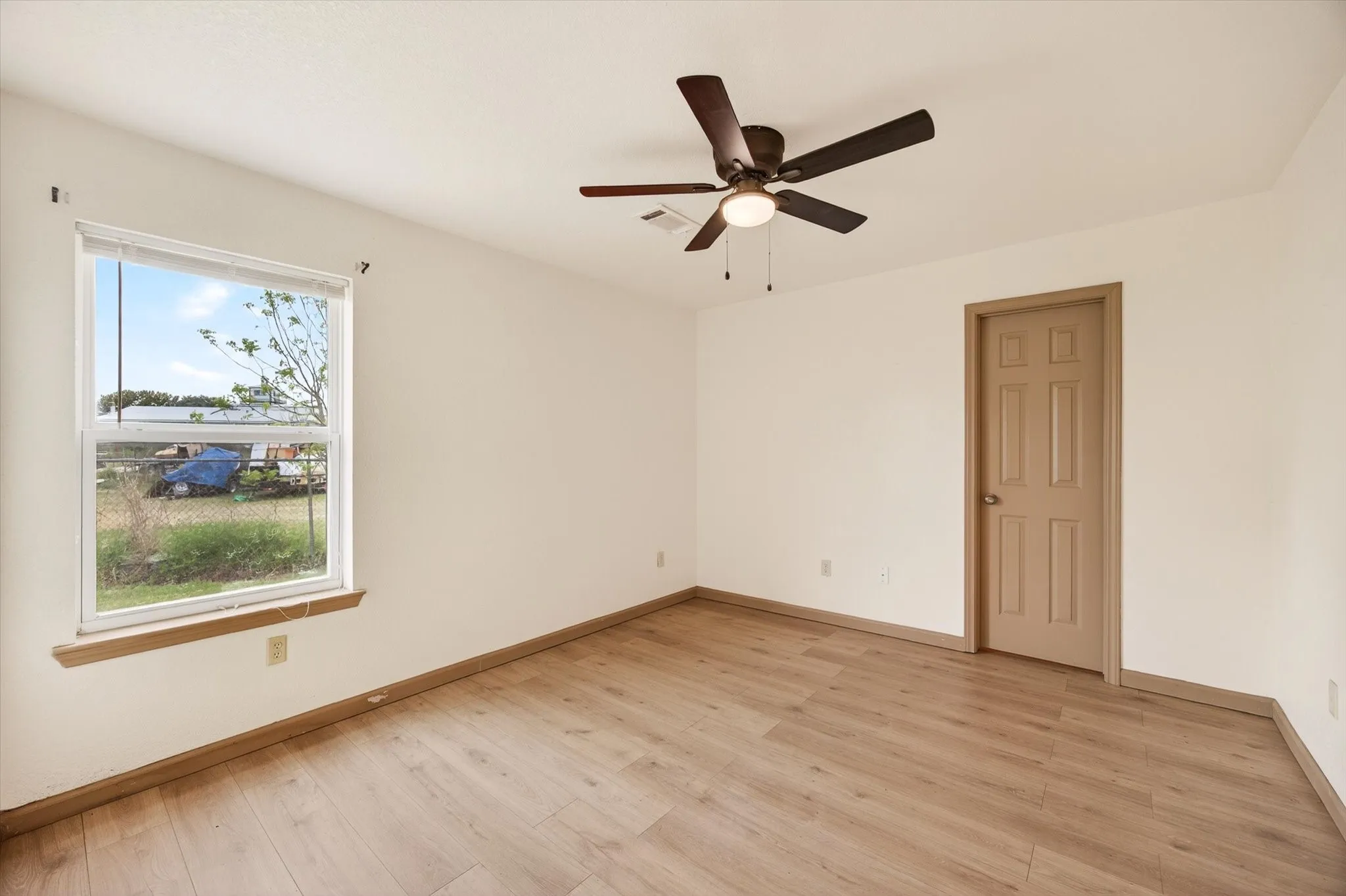 Warehouse For Sale in Hood County , 721 Comanche Cove Drive, Granbury, Texas 76048, 0, 0, Garage spaces, 0 Sqft, built in 2004, Preowned, mls#21233241, Real Estate Agent in Granbury, Homes For Sale in Hood county, Homes For Sale in Granbury, Realtor in Granbury Texas, Real Estate Brokerage Independent Realty Texas, Luminita Cordes Realtor