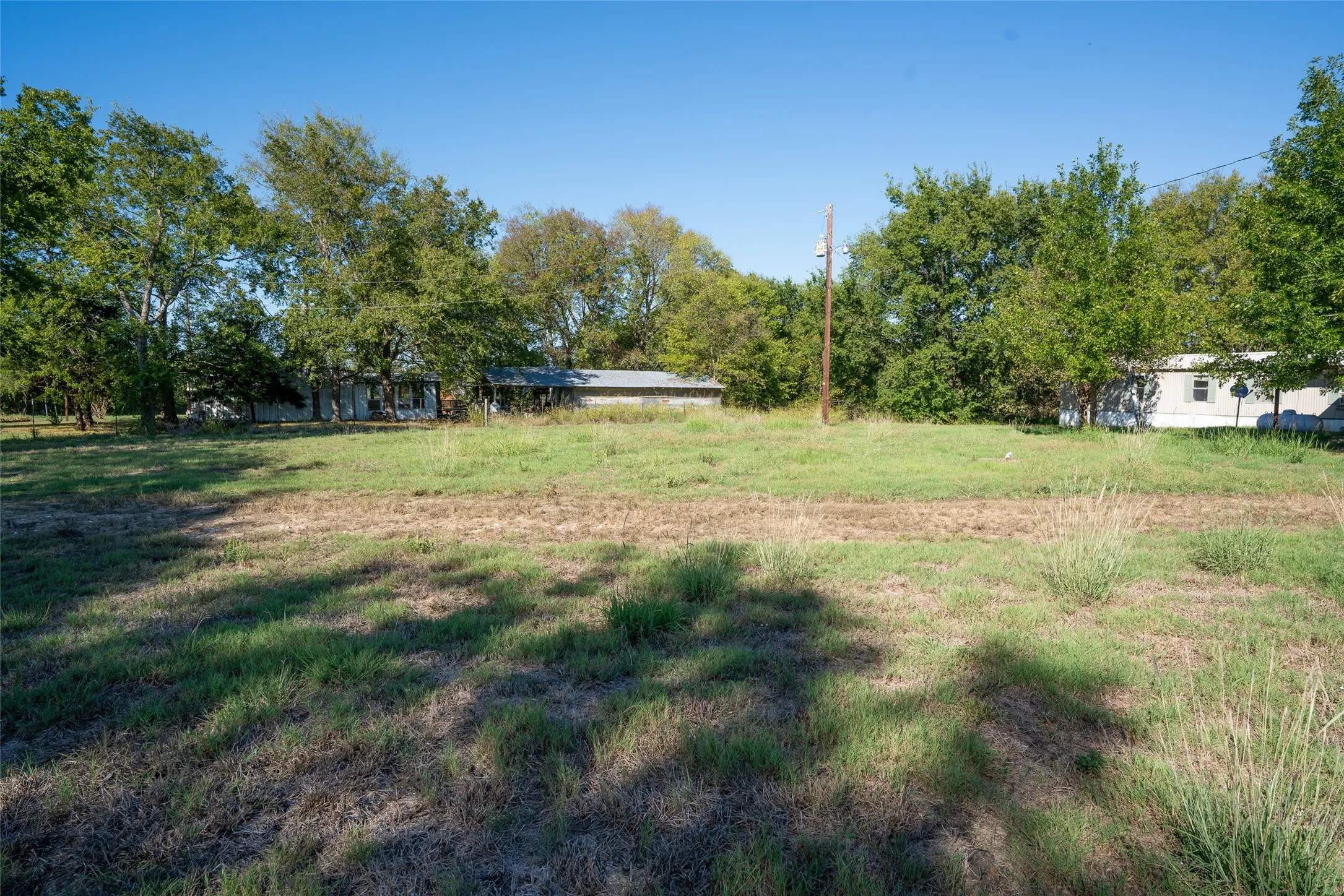 Manufactured Home For Sale in Lamar County , 3891 CR 22900, Paris, Texas 75460, 2 Bedroom, 2 Bathroom, 2 Garage spaces, 1,056 Sqft, built in 1997, mls#21234526, Real Estate Agent in Paris, Homes For Sale in Lamar county, Homes For Sale in Paris, Realtor in Paris Texas, Real Estate Brokerage Independent Realty Texas, Luminita Cordes Realtor