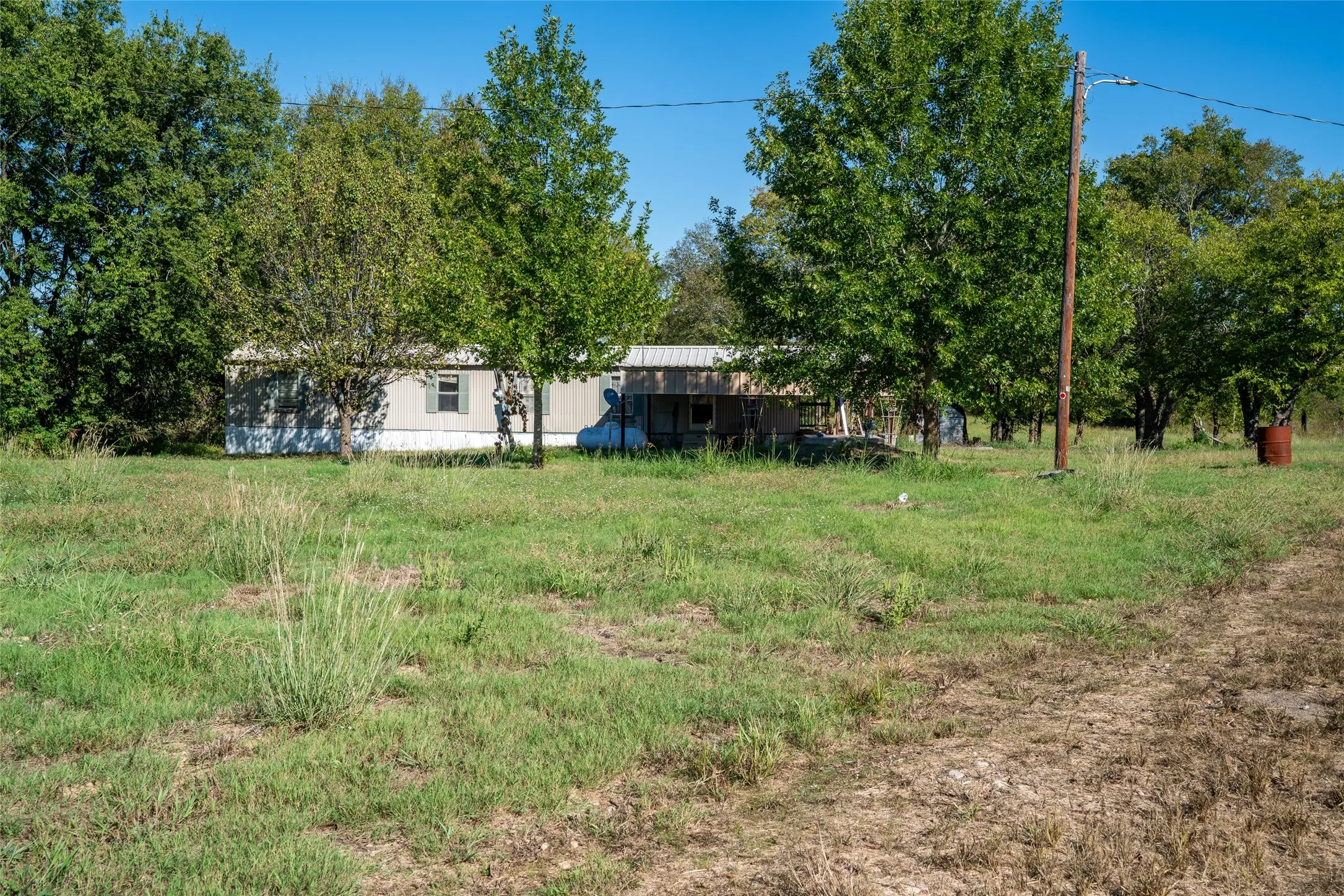 Manufactured Home For Sale in Lamar County , 3891 CR 22900, Paris, Texas 75460, 2 Bedroom, 2 Bathroom, 2 Garage spaces, 1,056 Sqft, built in 1997, mls#21234526, Real Estate Agent in Paris, Homes For Sale in Lamar county, Homes For Sale in Paris, Realtor in Paris Texas, Real Estate Brokerage Independent Realty Texas, Luminita Cordes Realtor