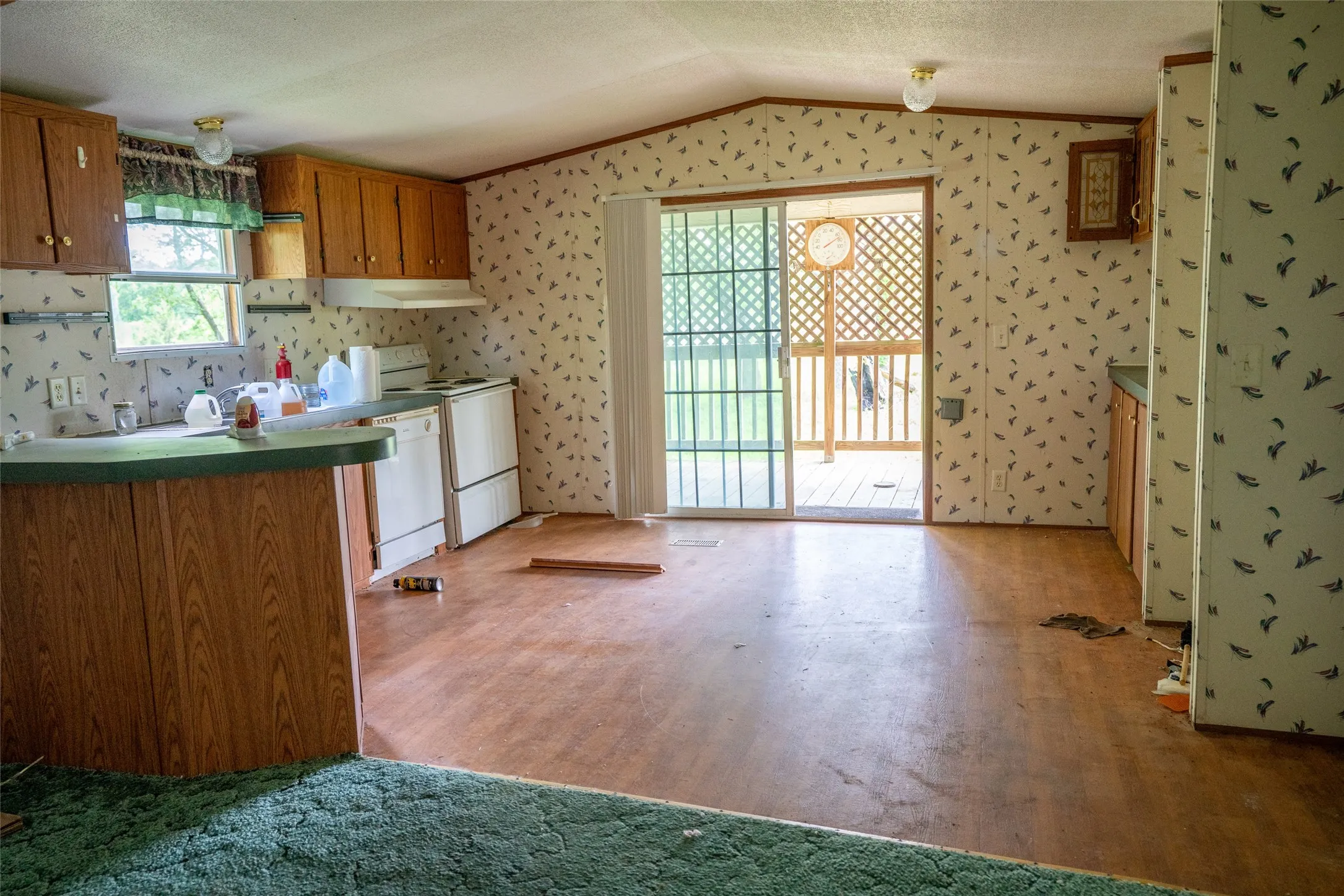 Manufactured Home For Sale in Lamar County , 3891 CR 22900, Paris, Texas 75460, 2 Bedroom, 2 Bathroom, 2 Garage spaces, 1,056 Sqft, built in 1997, mls#21234526, Real Estate Agent in Paris, Homes For Sale in Lamar county, Homes For Sale in Paris, Realtor in Paris Texas, Real Estate Brokerage Independent Realty Texas, Luminita Cordes Realtor