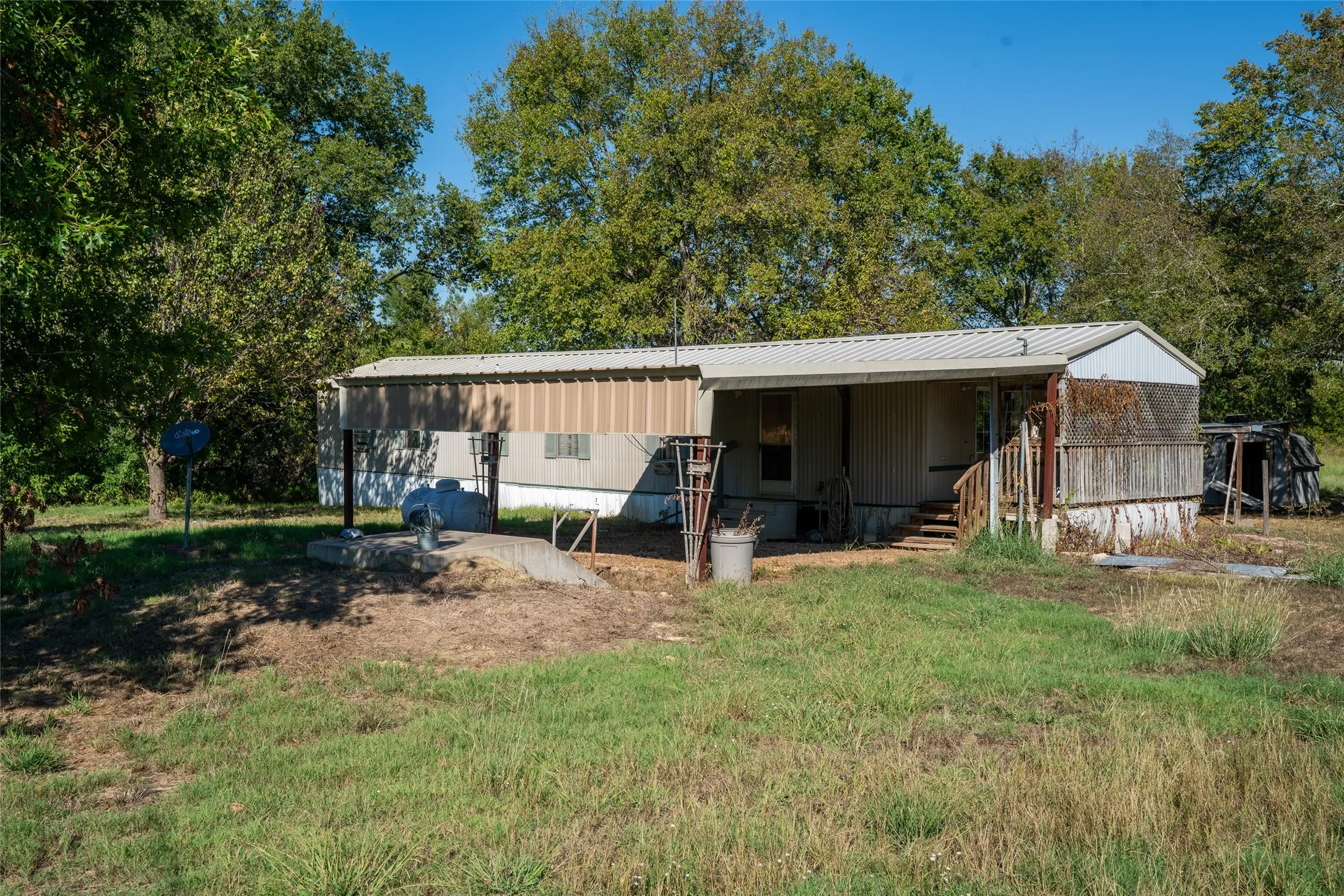 Manufactured Home For Sale in Lamar County , 3891 CR 22900, Paris, Texas 75460, 2 Bedroom, 2 Bathroom, 2 Garage spaces, 1,056 Sqft, built in 1997, mls#21234526, Real Estate Agent in Paris, Homes For Sale in Lamar county, Homes For Sale in Paris, Realtor in Paris Texas, Real Estate Brokerage Independent Realty Texas, Luminita Cordes Realtor