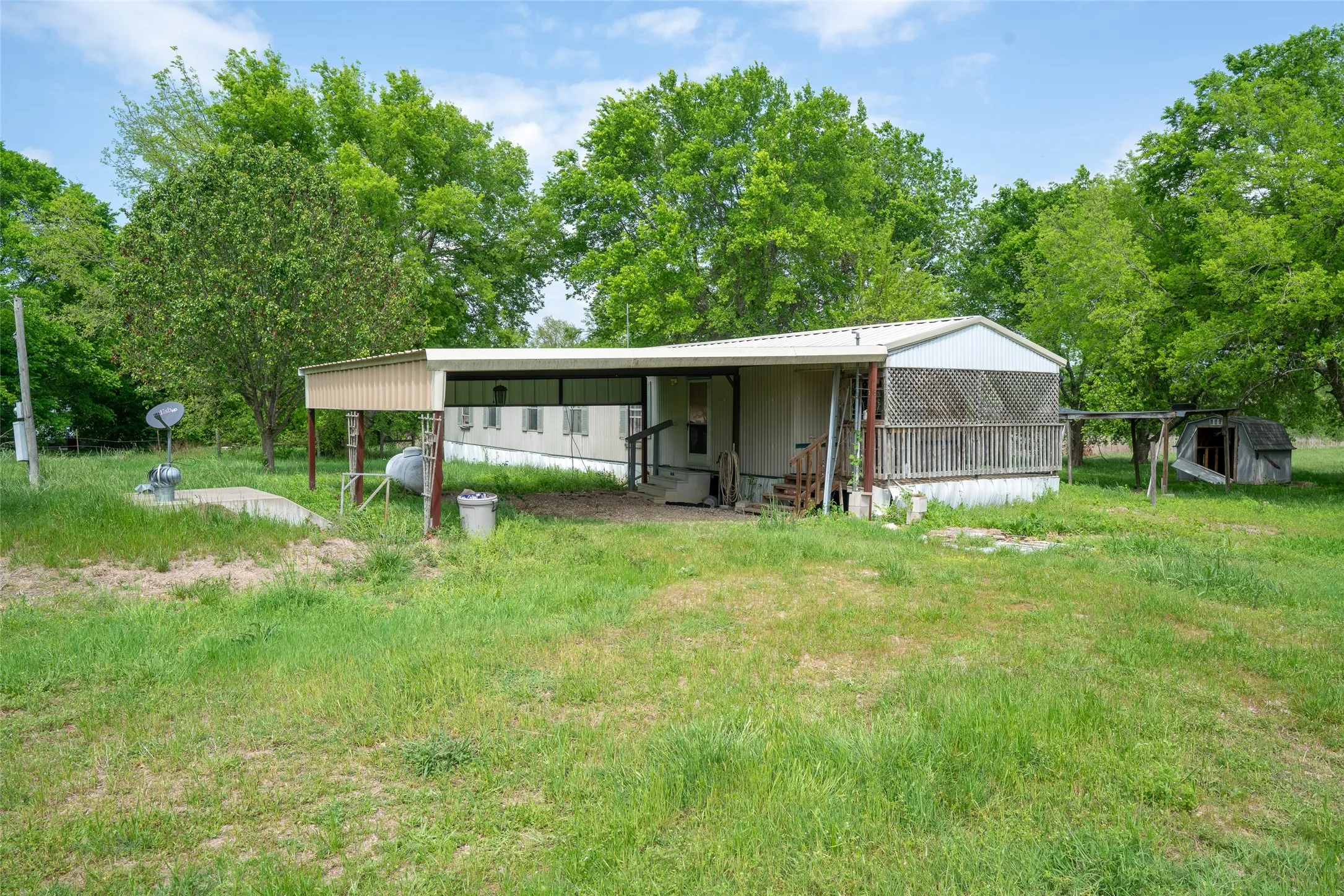 Manufactured Home For Sale in Lamar County , 3891 CR 22900, Paris, Texas 75460, 2 Bedroom, 2 Bathroom, 2 Garage spaces, 1,056 Sqft, built in 1997, mls#21234526, Real Estate Agent in Paris, Homes For Sale in Lamar county, Homes For Sale in Paris, Realtor in Paris Texas, Real Estate Brokerage Independent Realty Texas, Luminita Cordes Realtor
