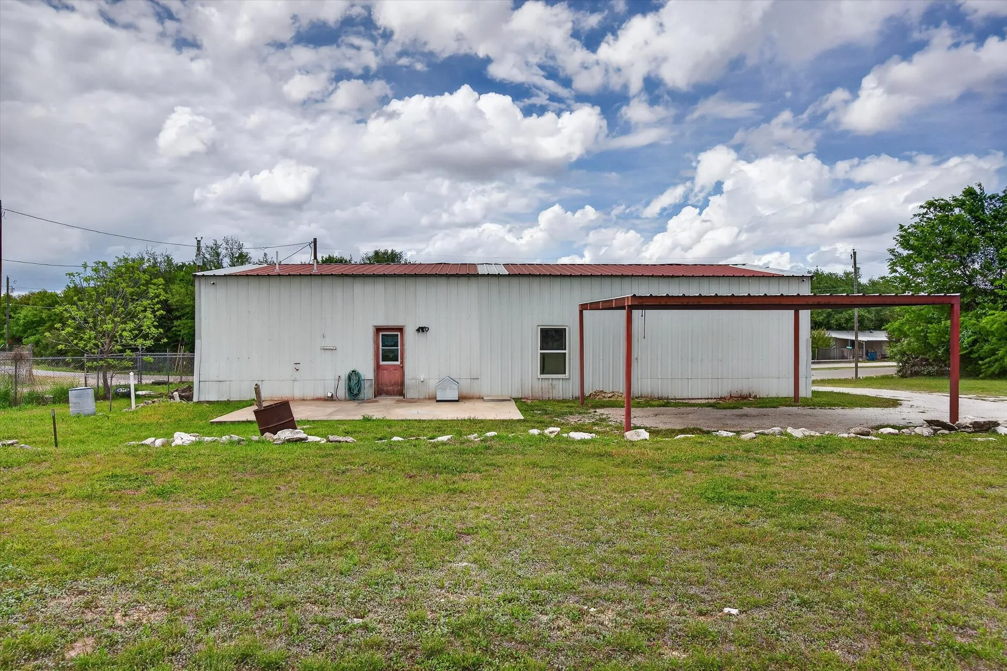 Single Family Residence For Sale in Hood County , 721 Comanche Cove Drive, Granbury, Texas 76048, 2 Bedroom, 1 Bathroom, 4 Garage spaces, 1,100 Sqft, built in 2004, Preowned, mls#21233243, Real Estate Agent in Granbury, Homes For Sale in Hood county, Homes For Sale in Granbury, Realtor in Granbury Texas, Real Estate Brokerage Independent Realty Texas, Luminita Cordes Realtor