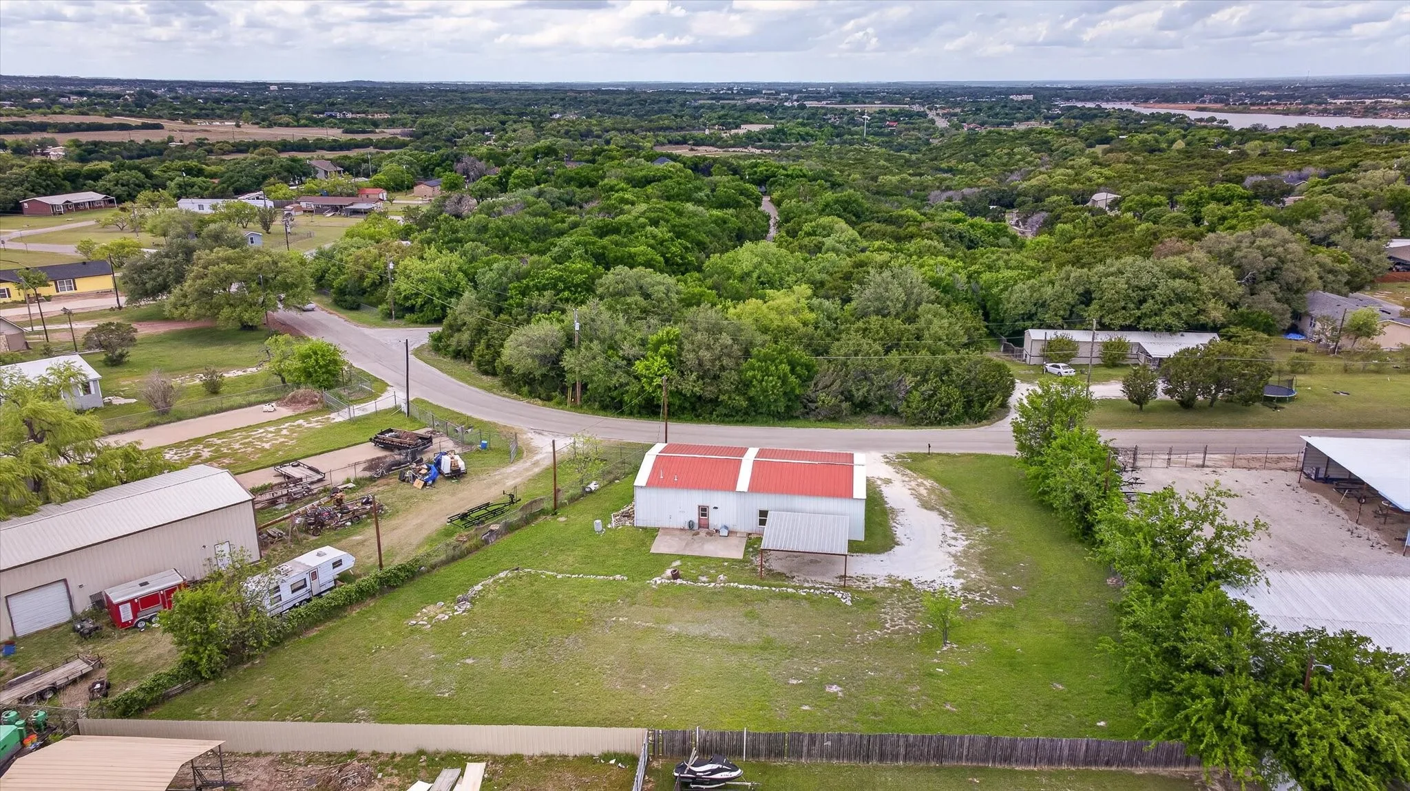 Single Family Residence For Sale in Hood County , 721 Comanche Cove Drive, Granbury, Texas 76048, 2 Bedroom, 1 Bathroom, 4 Garage spaces, 1,100 Sqft, built in 2004, Preowned, mls#21233243, Real Estate Agent in Granbury, Homes For Sale in Hood county, Homes For Sale in Granbury, Realtor in Granbury Texas, Real Estate Brokerage Independent Realty Texas, Luminita Cordes Realtor
