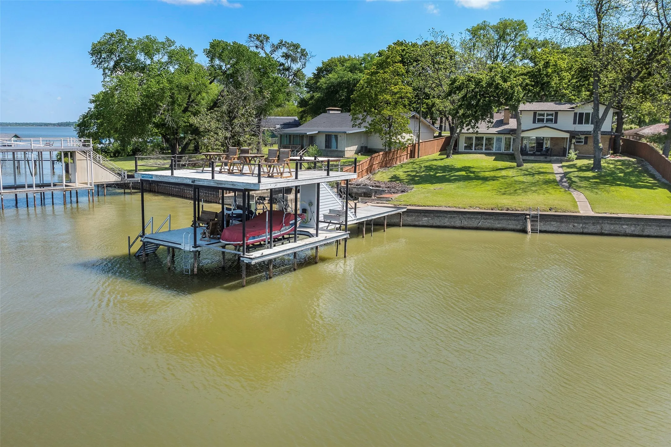 Single Family Residence For Sale in Henderson County , 256 Whispering Oaks Trail, Payne Springs, Texas 75156, 4 Bedroom, 2 Bathroom, 2 Garage spaces, 2,416 Sqft, built in 1962, Preowned, mls#21230704, Real Estate Agent in Payne Springs, Homes For Sale in Henderson county, Homes For Sale in Payne Springs, Realtor in Payne Springs Texas, Real Estate Brokerage Independent Realty Texas, Luminita Cordes Realtor