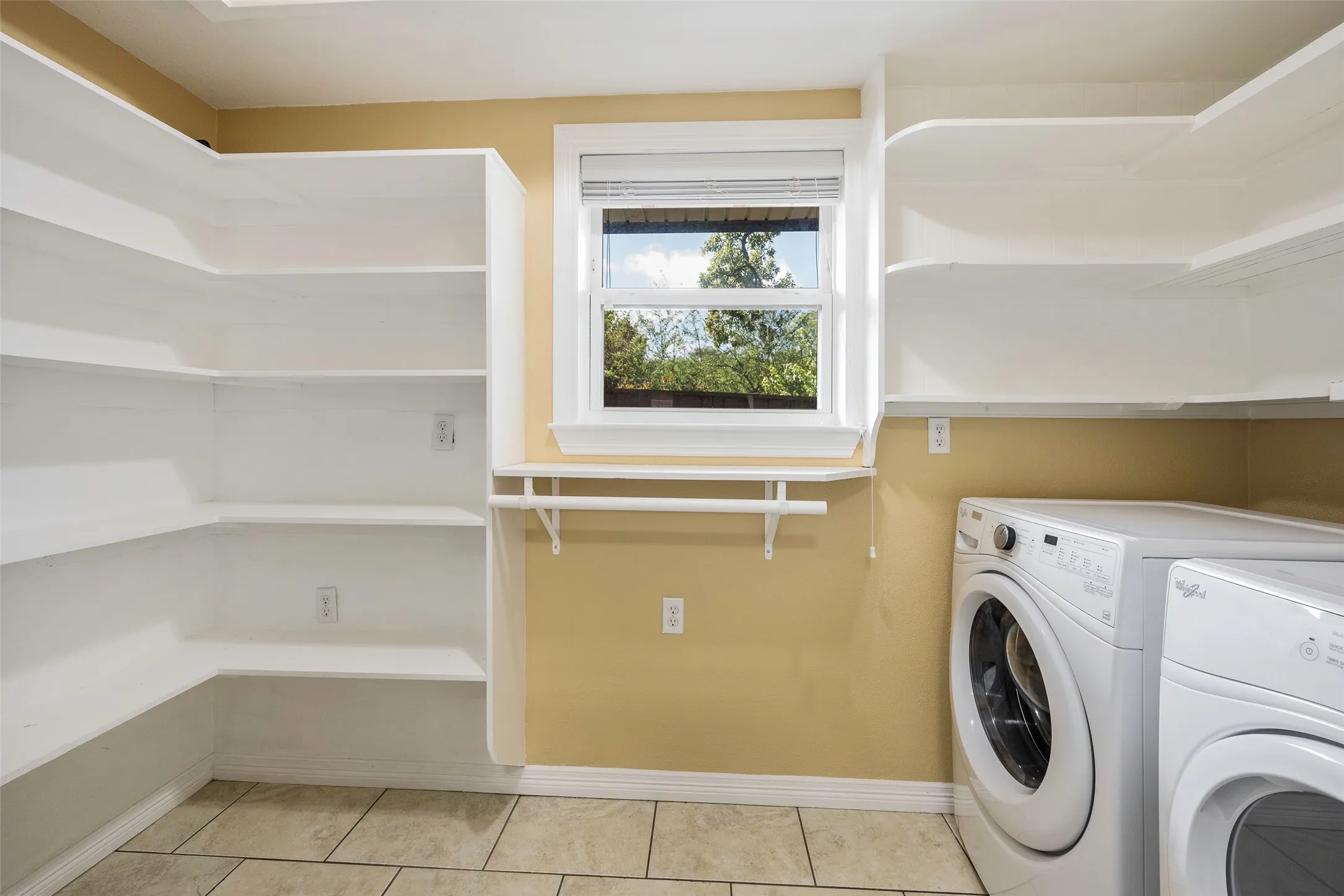 Single Family Residence For Sale in Henderson County , 256 Whispering Oaks Trail, Payne Springs, Texas 75156, 4 Bedroom, 2 Bathroom, 2 Garage spaces, 2,416 Sqft, built in 1962, Preowned, mls#21230704, Real Estate Agent in Payne Springs, Homes For Sale in Henderson county, Homes For Sale in Payne Springs, Realtor in Payne Springs Texas, Real Estate Brokerage Independent Realty Texas, Luminita Cordes Realtor