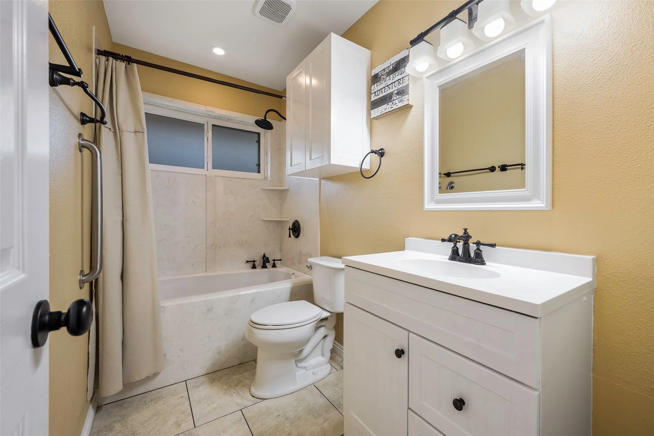Single Family Residence For Sale in Henderson County , 256 Whispering Oaks Trail, Payne Springs, Texas 75156, 4 Bedroom, 2 Bathroom, 2 Garage spaces, 2,416 Sqft, built in 1962, Preowned, mls#21230704, Real Estate Agent in Payne Springs, Homes For Sale in Henderson county, Homes For Sale in Payne Springs, Realtor in Payne Springs Texas, Real Estate Brokerage Independent Realty Texas, Luminita Cordes Realtor