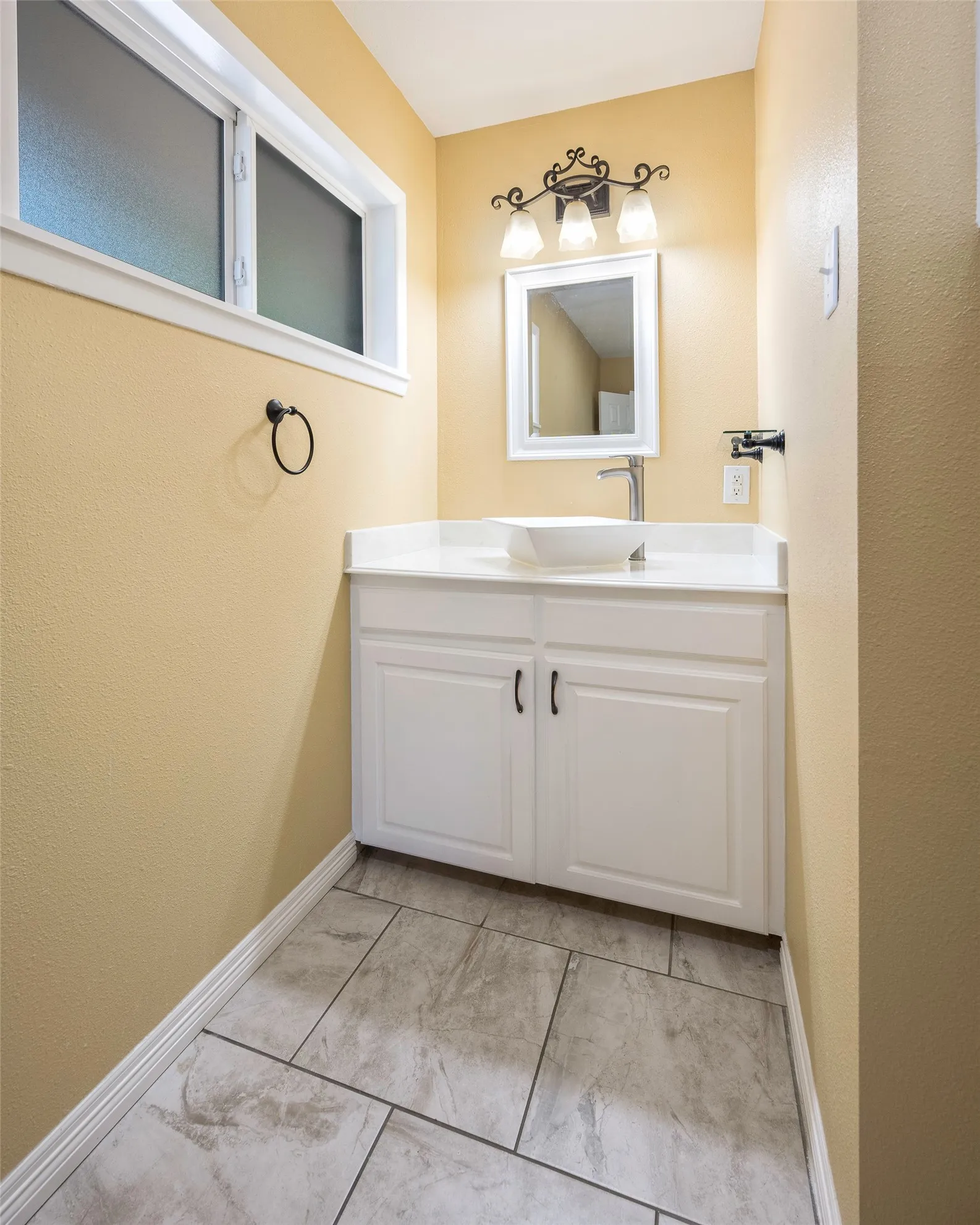 Single Family Residence For Sale in Henderson County , 256 Whispering Oaks Trail, Payne Springs, Texas 75156, 4 Bedroom, 2 Bathroom, 2 Garage spaces, 2,416 Sqft, built in 1962, Preowned, mls#21230704, Real Estate Agent in Payne Springs, Homes For Sale in Henderson county, Homes For Sale in Payne Springs, Realtor in Payne Springs Texas, Real Estate Brokerage Independent Realty Texas, Luminita Cordes Realtor