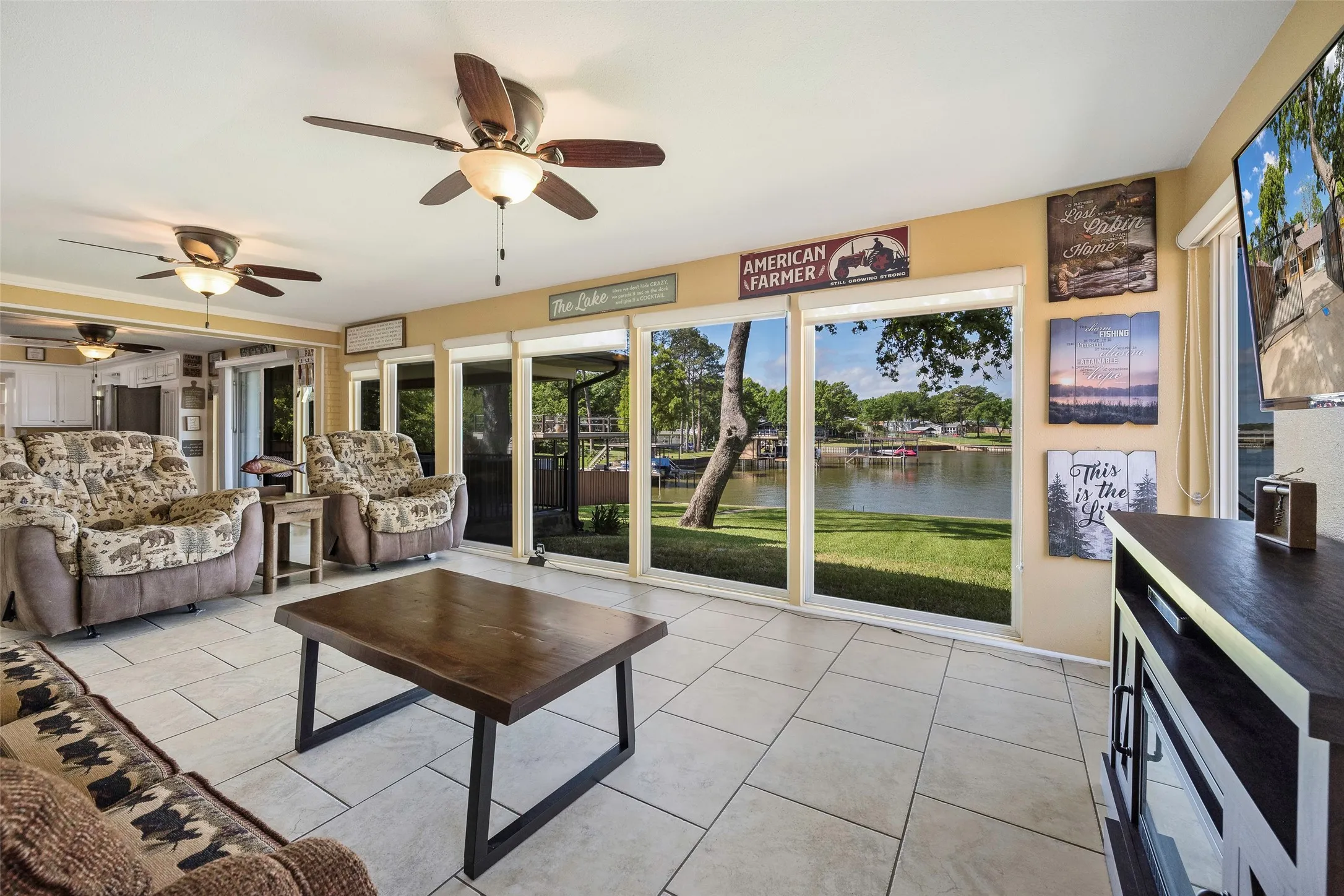 Single Family Residence For Sale in Henderson County , 256 Whispering Oaks Trail, Payne Springs, Texas 75156, 4 Bedroom, 2 Bathroom, 2 Garage spaces, 2,416 Sqft, built in 1962, Preowned, mls#21230704, Real Estate Agent in Payne Springs, Homes For Sale in Henderson county, Homes For Sale in Payne Springs, Realtor in Payne Springs Texas, Real Estate Brokerage Independent Realty Texas, Luminita Cordes Realtor