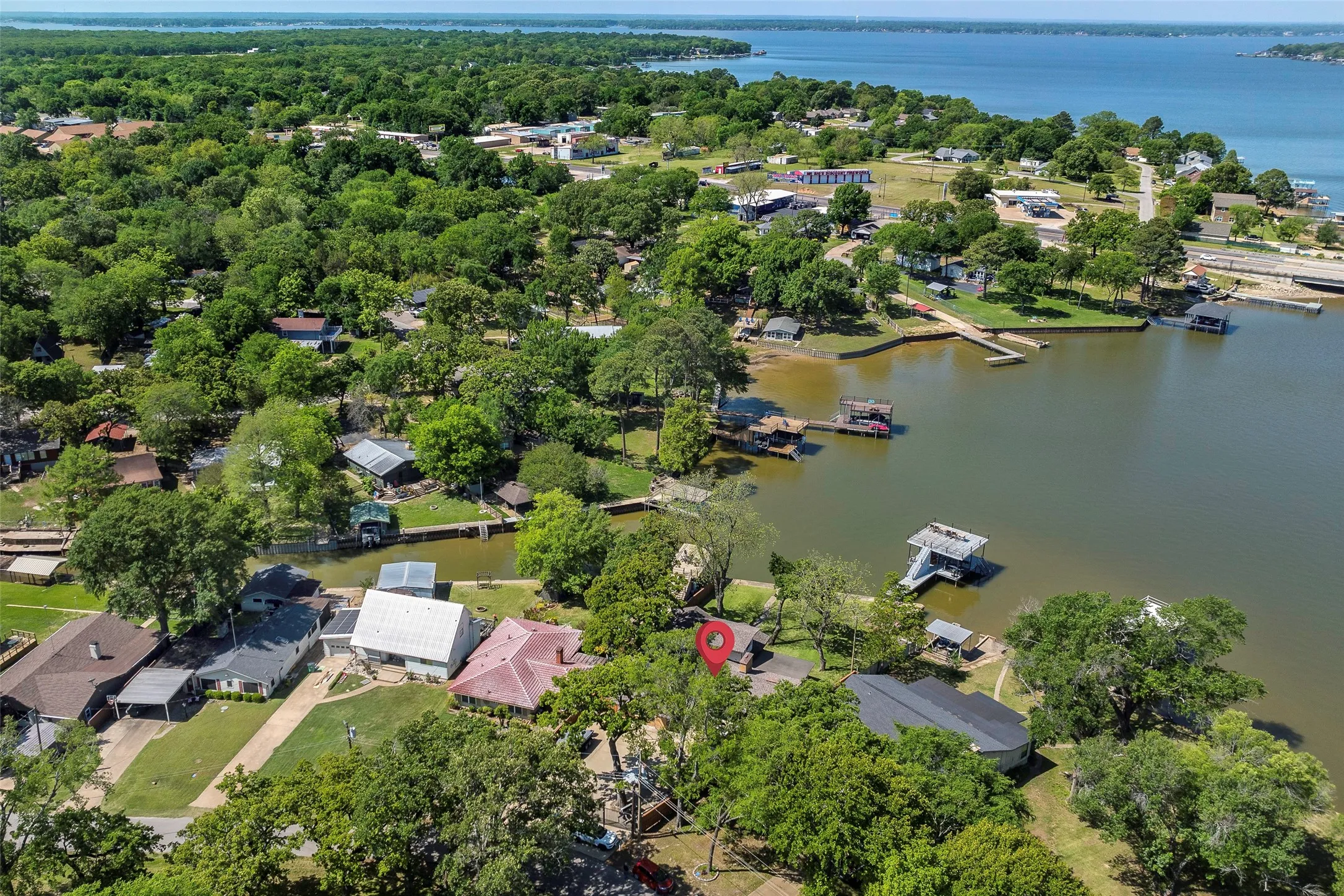 Single Family Residence For Sale in Henderson County , 256 Whispering Oaks Trail, Payne Springs, Texas 75156, 4 Bedroom, 2 Bathroom, 2 Garage spaces, 2,416 Sqft, built in 1962, Preowned, mls#21230704, Real Estate Agent in Payne Springs, Homes For Sale in Henderson county, Homes For Sale in Payne Springs, Realtor in Payne Springs Texas, Real Estate Brokerage Independent Realty Texas, Luminita Cordes Realtor