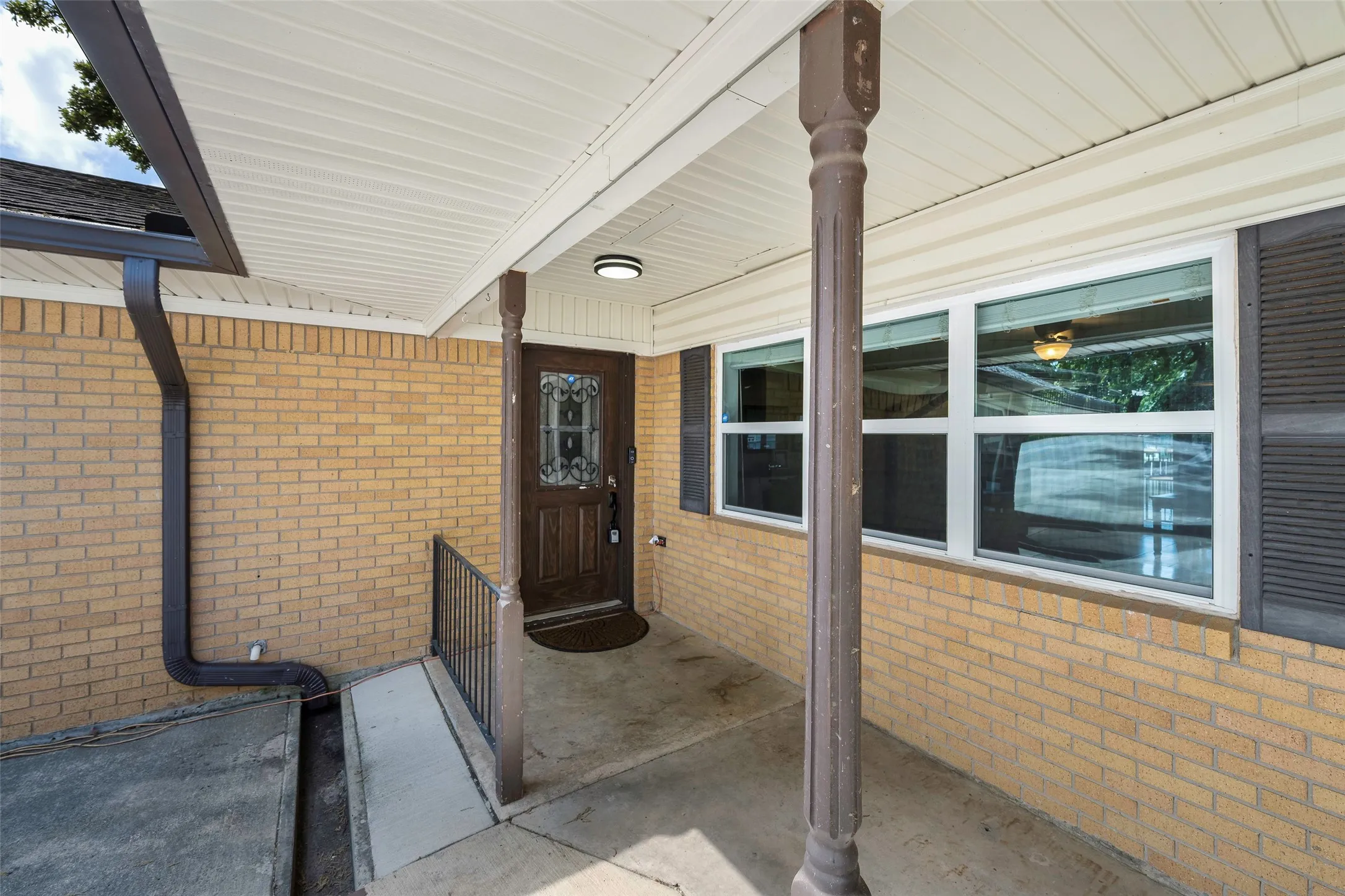 Single Family Residence For Sale in Henderson County , 256 Whispering Oaks Trail, Payne Springs, Texas 75156, 4 Bedroom, 2 Bathroom, 2 Garage spaces, 2,416 Sqft, built in 1962, Preowned, mls#21230704, Real Estate Agent in Payne Springs, Homes For Sale in Henderson county, Homes For Sale in Payne Springs, Realtor in Payne Springs Texas, Real Estate Brokerage Independent Realty Texas, Luminita Cordes Realtor