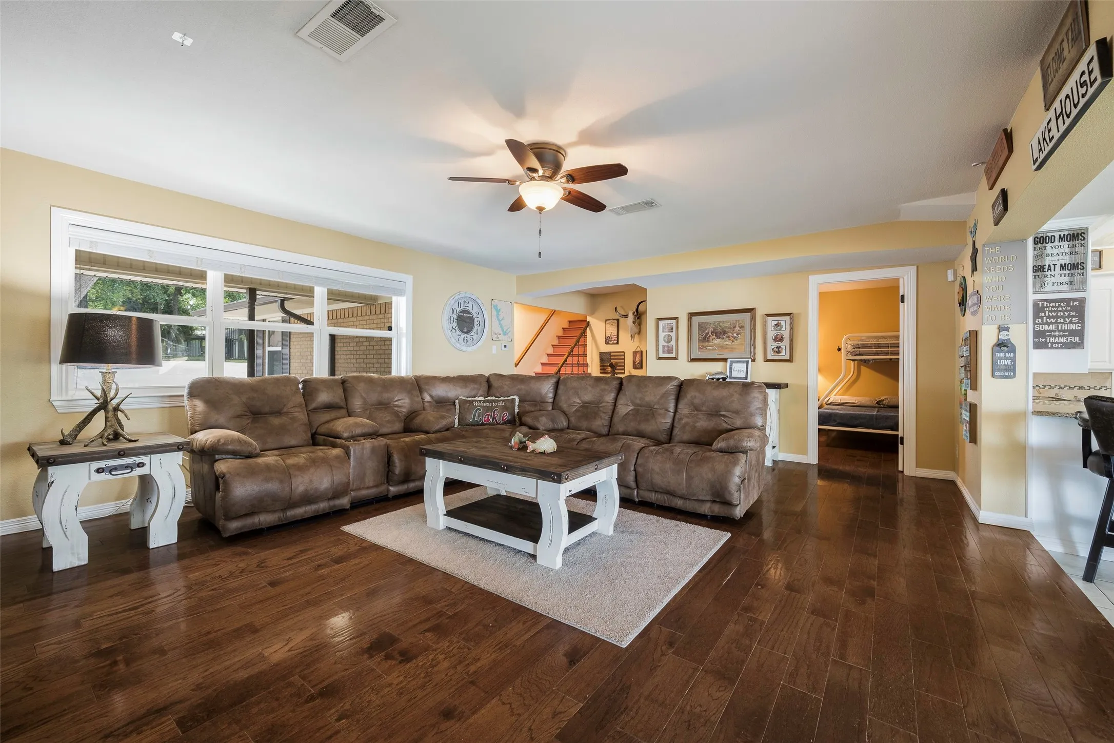 Single Family Residence For Sale in Henderson County , 256 Whispering Oaks Trail, Payne Springs, Texas 75156, 4 Bedroom, 2 Bathroom, 2 Garage spaces, 2,416 Sqft, built in 1962, Preowned, mls#21230704, Real Estate Agent in Payne Springs, Homes For Sale in Henderson county, Homes For Sale in Payne Springs, Realtor in Payne Springs Texas, Real Estate Brokerage Independent Realty Texas, Luminita Cordes Realtor