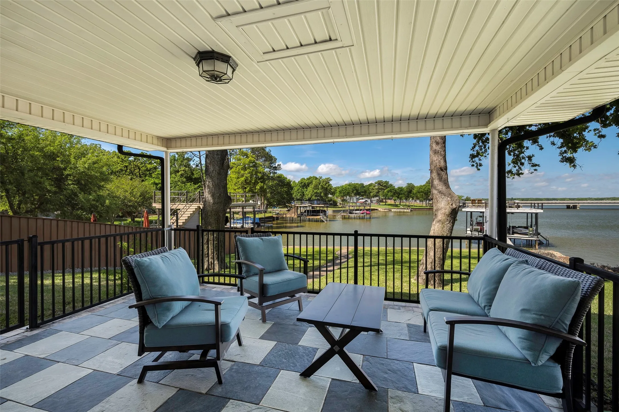 Single Family Residence For Sale in Henderson County , 256 Whispering Oaks Trail, Payne Springs, Texas 75156, 4 Bedroom, 2 Bathroom, 2 Garage spaces, 2,416 Sqft, built in 1962, Preowned, mls#21230704, Real Estate Agent in Payne Springs, Homes For Sale in Henderson county, Homes For Sale in Payne Springs, Realtor in Payne Springs Texas, Real Estate Brokerage Independent Realty Texas, Luminita Cordes Realtor