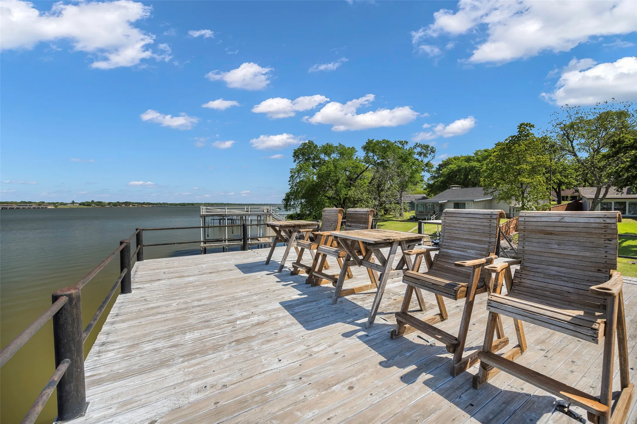 Single Family Residence For Sale in Henderson County , 256 Whispering Oaks Trail, Payne Springs, Texas 75156, 4 Bedroom, 2 Bathroom, 2 Garage spaces, 2,416 Sqft, built in 1962, Preowned, mls#21230704, Real Estate Agent in Payne Springs, Homes For Sale in Henderson county, Homes For Sale in Payne Springs, Realtor in Payne Springs Texas, Real Estate Brokerage Independent Realty Texas, Luminita Cordes Realtor