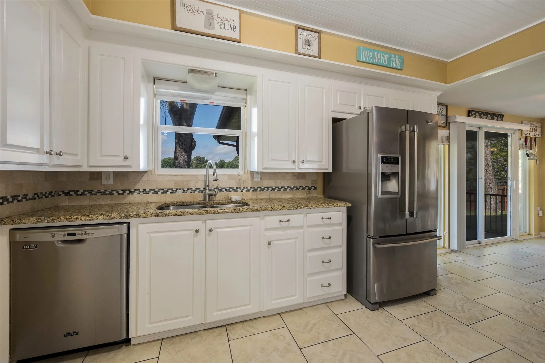 Single Family Residence For Sale in Henderson County , 256 Whispering Oaks Trail, Payne Springs, Texas 75156, 4 Bedroom, 2 Bathroom, 2 Garage spaces, 2,416 Sqft, built in 1962, Preowned, mls#21230704, Real Estate Agent in Payne Springs, Homes For Sale in Henderson county, Homes For Sale in Payne Springs, Realtor in Payne Springs Texas, Real Estate Brokerage Independent Realty Texas, Luminita Cordes Realtor