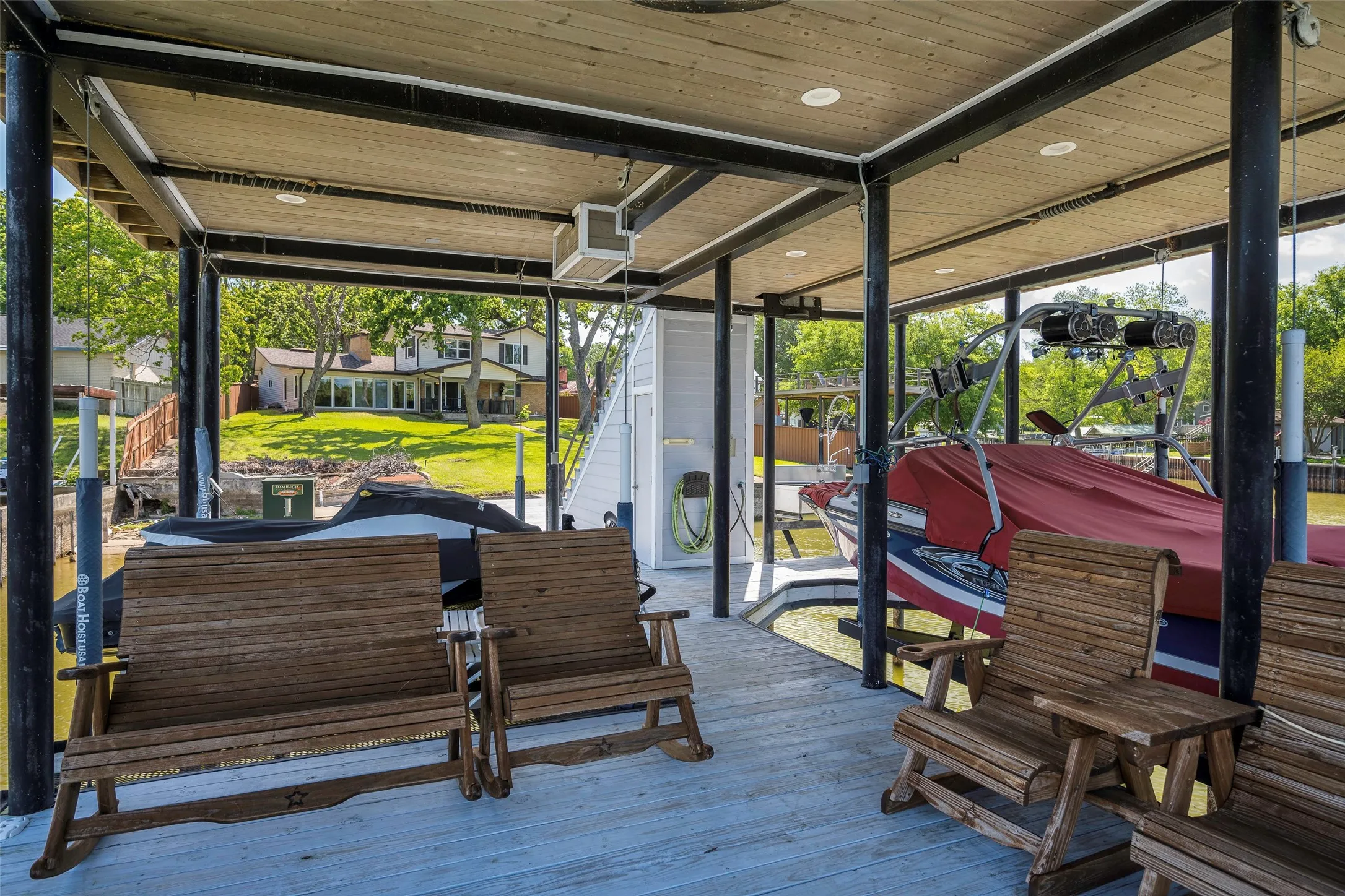 Single Family Residence For Sale in Henderson County , 256 Whispering Oaks Trail, Payne Springs, Texas 75156, 4 Bedroom, 2 Bathroom, 2 Garage spaces, 2,416 Sqft, built in 1962, Preowned, mls#21230704, Real Estate Agent in Payne Springs, Homes For Sale in Henderson county, Homes For Sale in Payne Springs, Realtor in Payne Springs Texas, Real Estate Brokerage Independent Realty Texas, Luminita Cordes Realtor