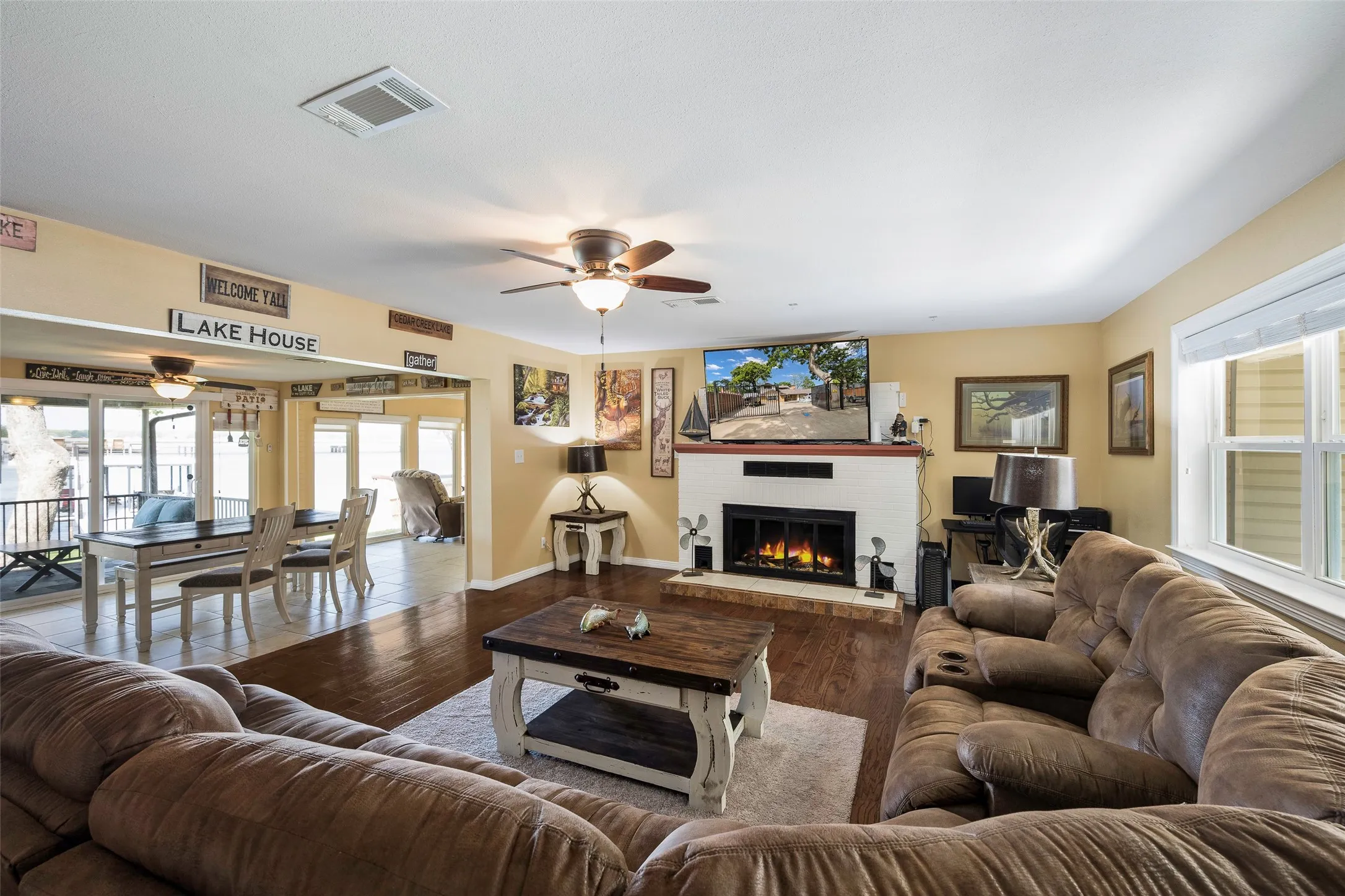 Single Family Residence For Sale in Henderson County , 256 Whispering Oaks Trail, Payne Springs, Texas 75156, 4 Bedroom, 2 Bathroom, 2 Garage spaces, 2,416 Sqft, built in 1962, Preowned, mls#21230704, Real Estate Agent in Payne Springs, Homes For Sale in Henderson county, Homes For Sale in Payne Springs, Realtor in Payne Springs Texas, Real Estate Brokerage Independent Realty Texas, Luminita Cordes Realtor