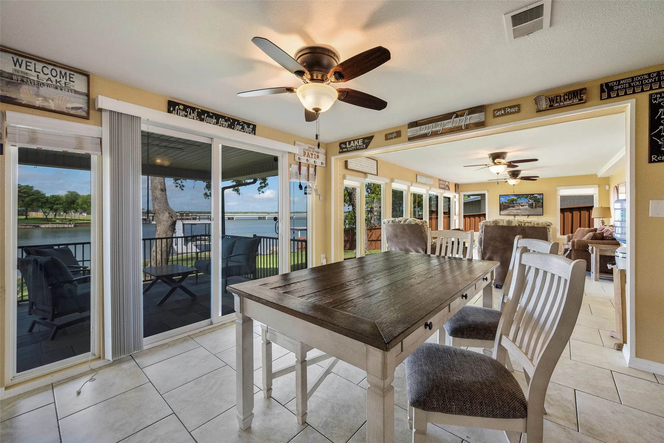 Single Family Residence For Sale in Henderson County , 256 Whispering Oaks Trail, Payne Springs, Texas 75156, 4 Bedroom, 2 Bathroom, 2 Garage spaces, 2,416 Sqft, built in 1962, Preowned, mls#21230704, Real Estate Agent in Payne Springs, Homes For Sale in Henderson county, Homes For Sale in Payne Springs, Realtor in Payne Springs Texas, Real Estate Brokerage Independent Realty Texas, Luminita Cordes Realtor