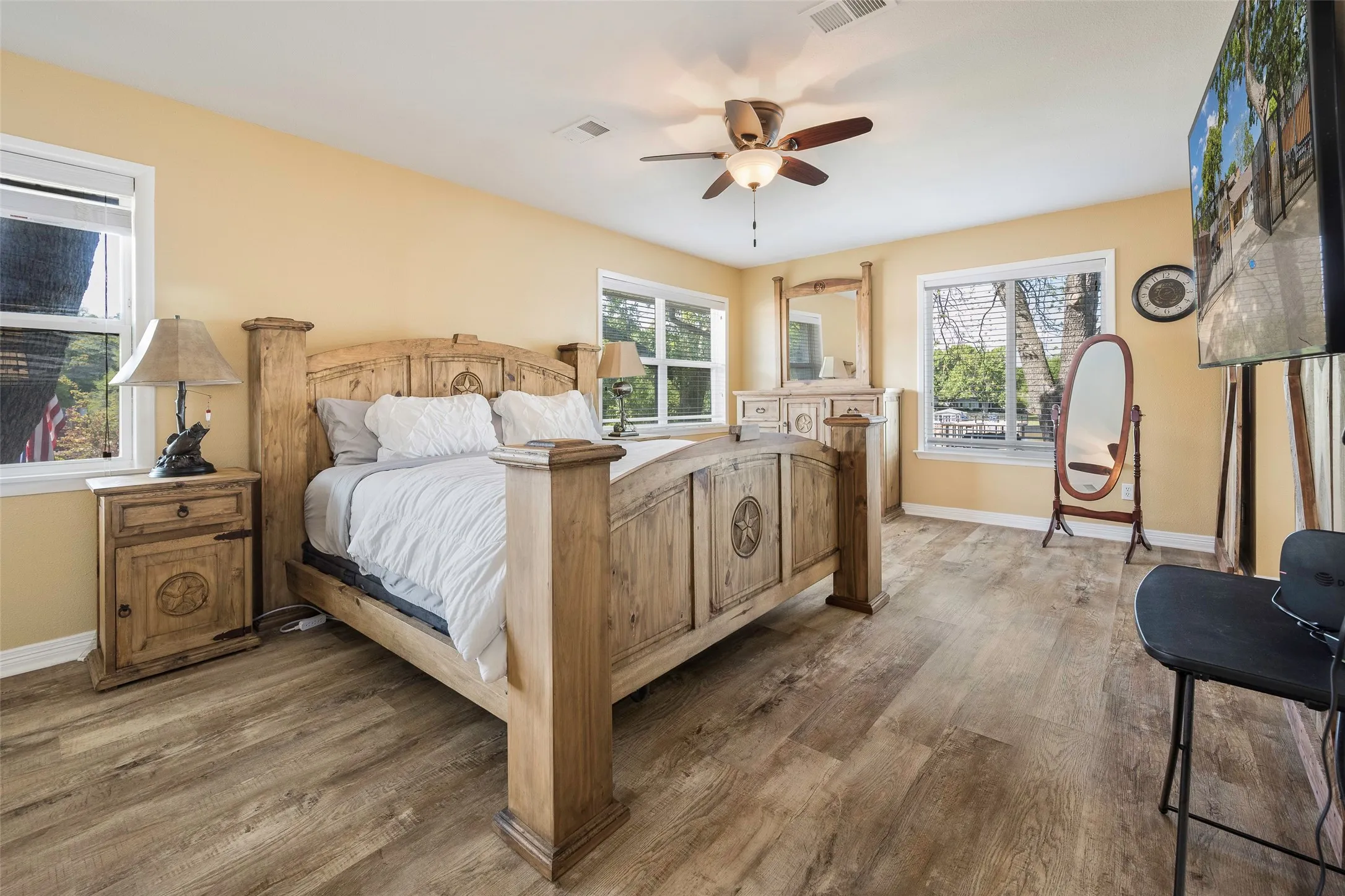 Single Family Residence For Sale in Henderson County , 256 Whispering Oaks Trail, Payne Springs, Texas 75156, 4 Bedroom, 2 Bathroom, 2 Garage spaces, 2,416 Sqft, built in 1962, Preowned, mls#21230704, Real Estate Agent in Payne Springs, Homes For Sale in Henderson county, Homes For Sale in Payne Springs, Realtor in Payne Springs Texas, Real Estate Brokerage Independent Realty Texas, Luminita Cordes Realtor