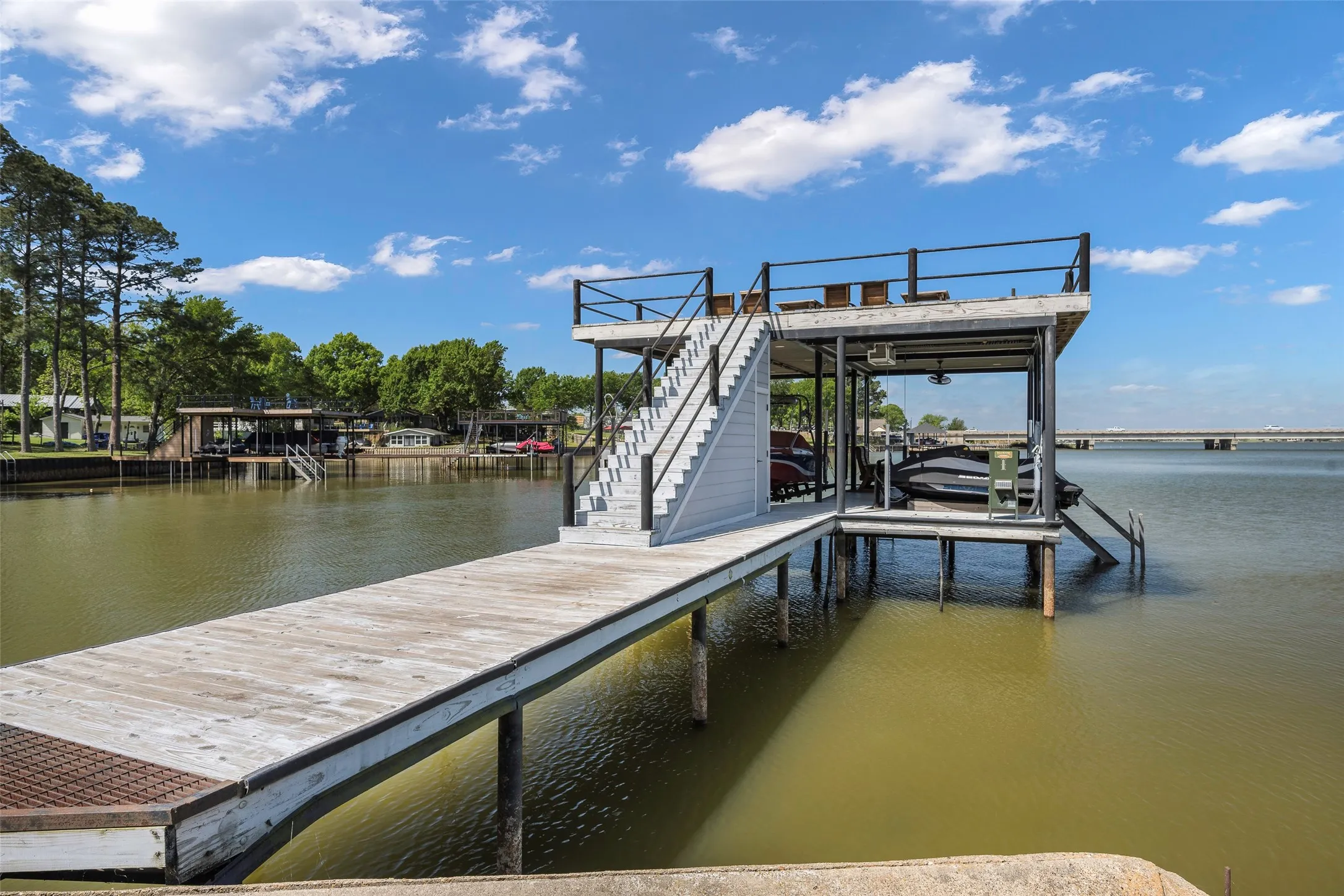 Single Family Residence For Sale in Henderson County , 256 Whispering Oaks Trail, Payne Springs, Texas 75156, 4 Bedroom, 2 Bathroom, 2 Garage spaces, 2,416 Sqft, built in 1962, Preowned, mls#21230704, Real Estate Agent in Payne Springs, Homes For Sale in Henderson county, Homes For Sale in Payne Springs, Realtor in Payne Springs Texas, Real Estate Brokerage Independent Realty Texas, Luminita Cordes Realtor