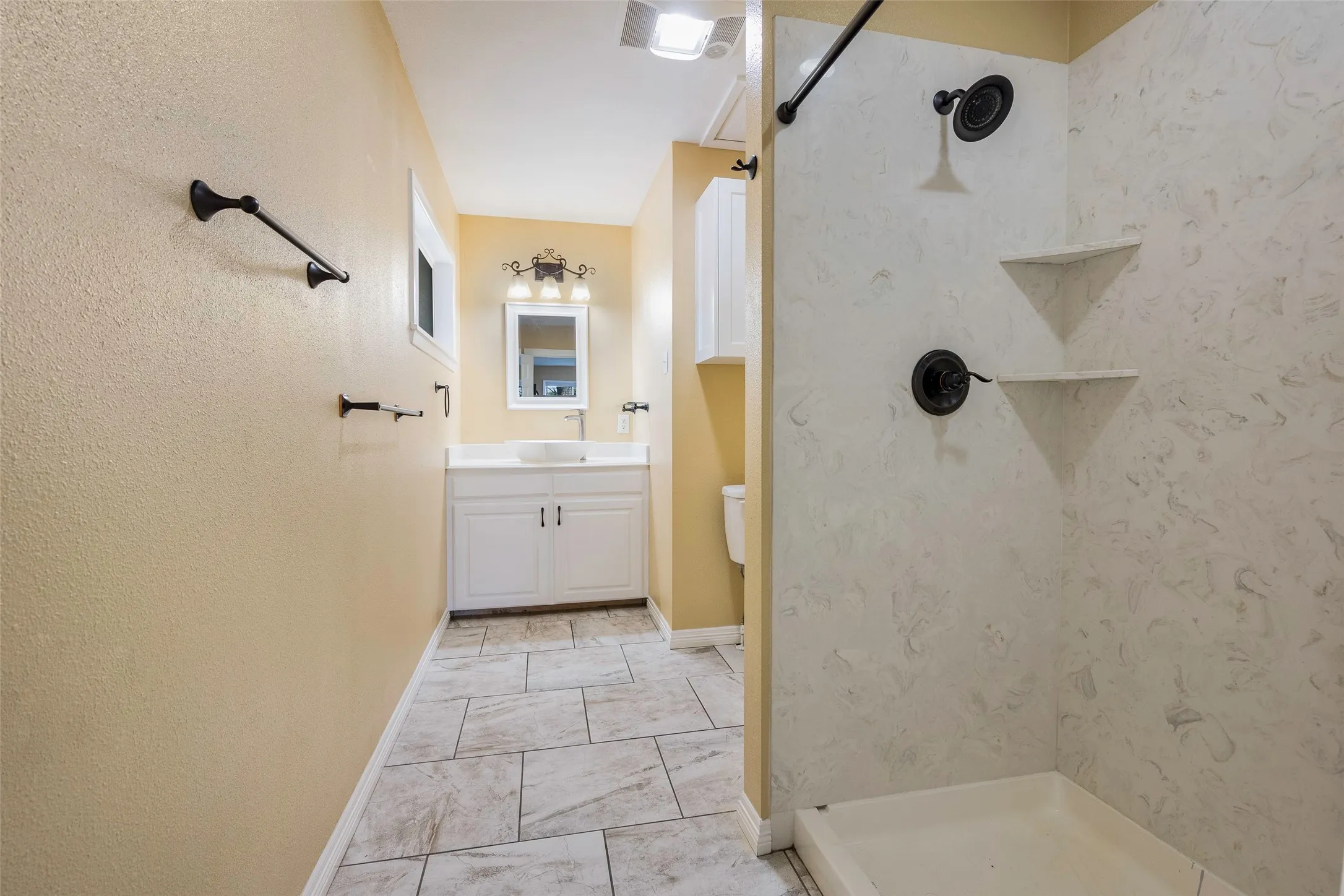 Single Family Residence For Sale in Henderson County , 256 Whispering Oaks Trail, Payne Springs, Texas 75156, 4 Bedroom, 2 Bathroom, 2 Garage spaces, 2,416 Sqft, built in 1962, Preowned, mls#21230704, Real Estate Agent in Payne Springs, Homes For Sale in Henderson county, Homes For Sale in Payne Springs, Realtor in Payne Springs Texas, Real Estate Brokerage Independent Realty Texas, Luminita Cordes Realtor
