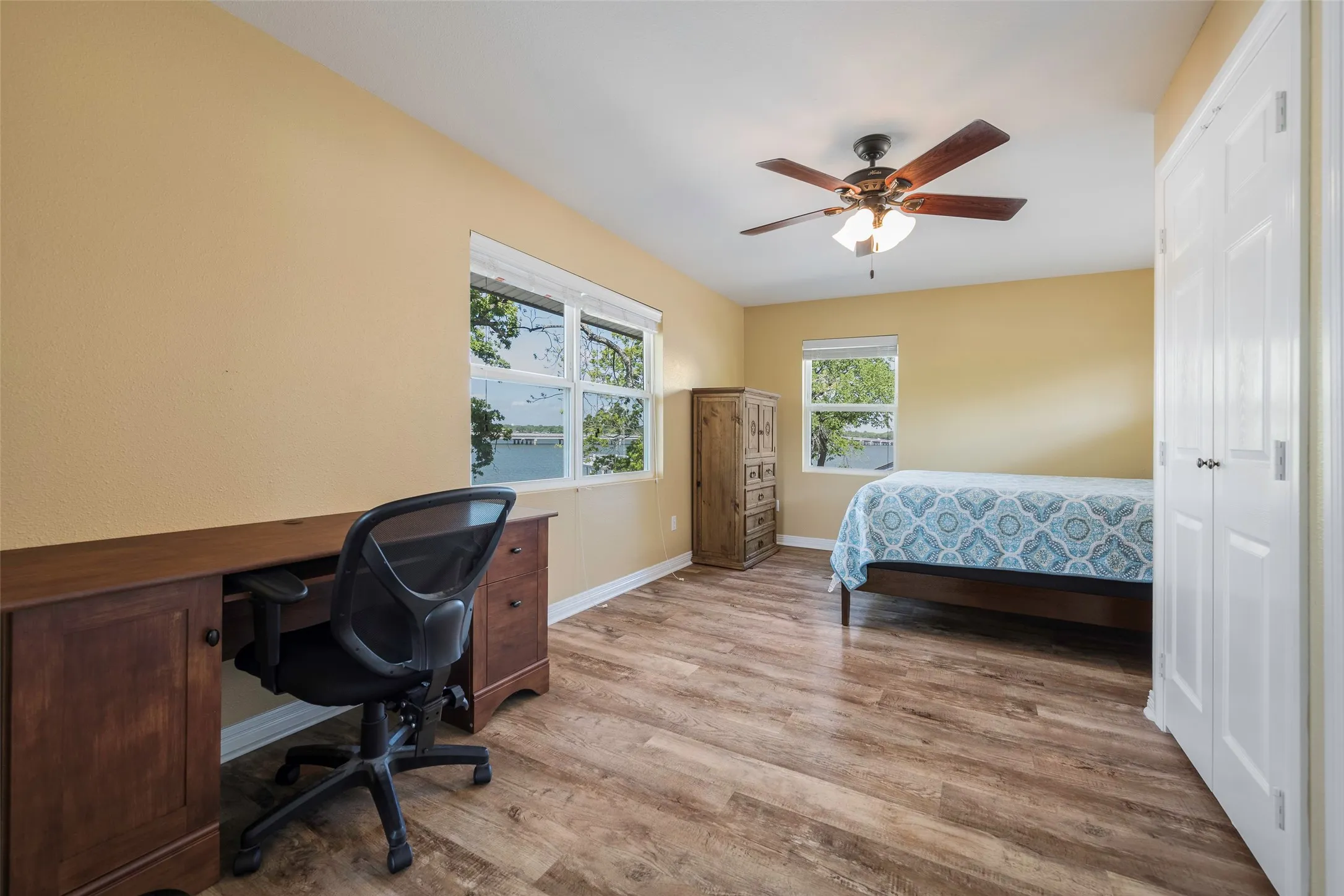 Single Family Residence For Sale in Henderson County , 256 Whispering Oaks Trail, Payne Springs, Texas 75156, 4 Bedroom, 2 Bathroom, 2 Garage spaces, 2,416 Sqft, built in 1962, Preowned, mls#21230704, Real Estate Agent in Payne Springs, Homes For Sale in Henderson county, Homes For Sale in Payne Springs, Realtor in Payne Springs Texas, Real Estate Brokerage Independent Realty Texas, Luminita Cordes Realtor