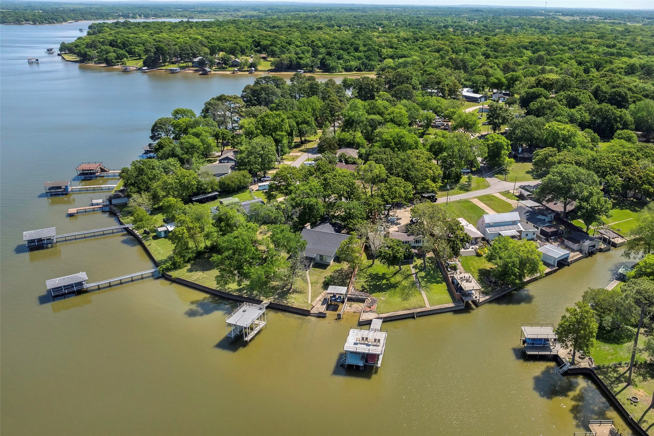 Single Family Residence For Sale in Henderson County , 256 Whispering Oaks Trail, Payne Springs, Texas 75156, 4 Bedroom, 2 Bathroom, 2 Garage spaces, 2,416 Sqft, built in 1962, Preowned, mls#21230704, Real Estate Agent in Payne Springs, Homes For Sale in Henderson county, Homes For Sale in Payne Springs, Realtor in Payne Springs Texas, Real Estate Brokerage Independent Realty Texas, Luminita Cordes Realtor