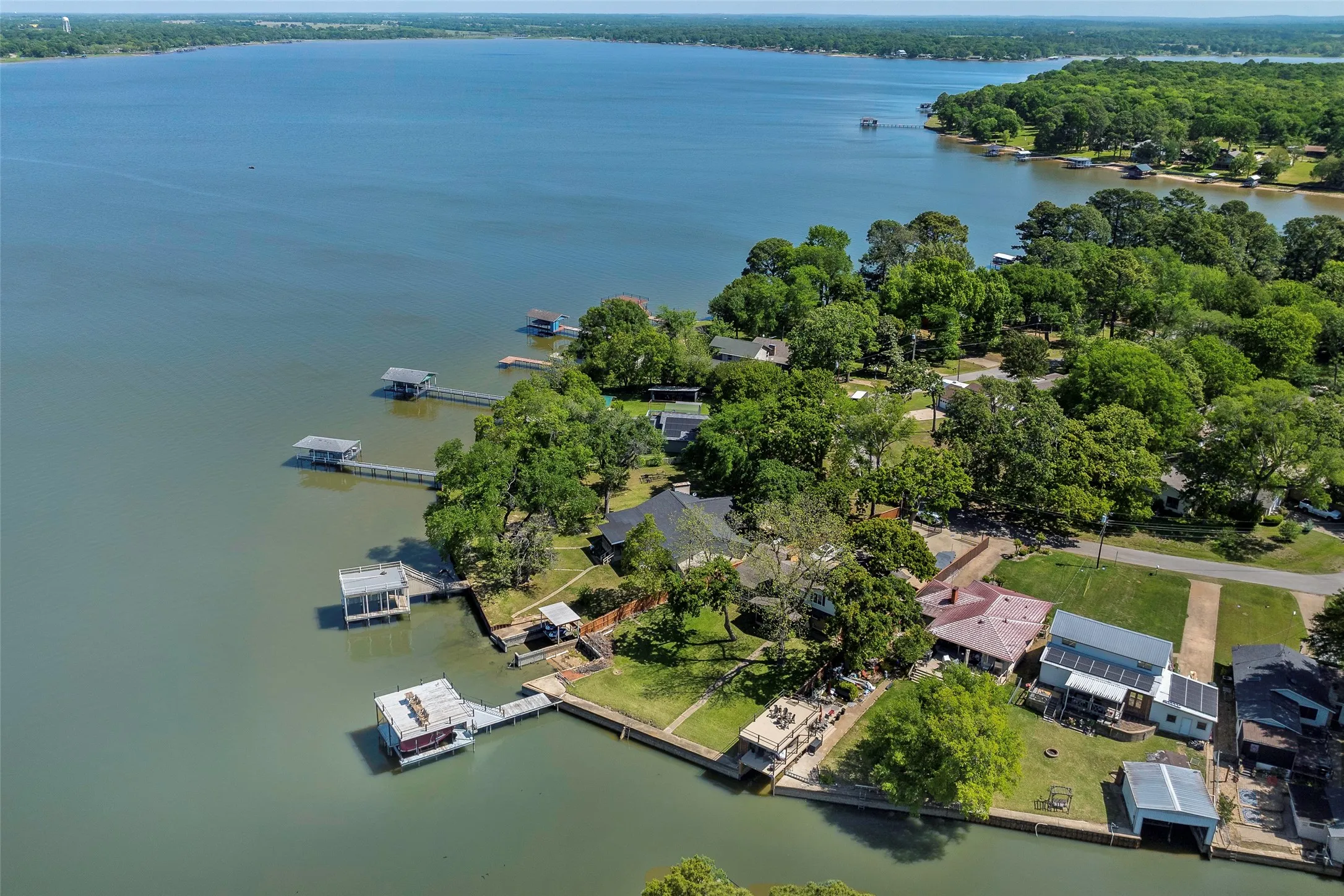 Single Family Residence For Sale in Henderson County , 256 Whispering Oaks Trail, Payne Springs, Texas 75156, 4 Bedroom, 2 Bathroom, 2 Garage spaces, 2,416 Sqft, built in 1962, Preowned, mls#21230704, Real Estate Agent in Payne Springs, Homes For Sale in Henderson county, Homes For Sale in Payne Springs, Realtor in Payne Springs Texas, Real Estate Brokerage Independent Realty Texas, Luminita Cordes Realtor