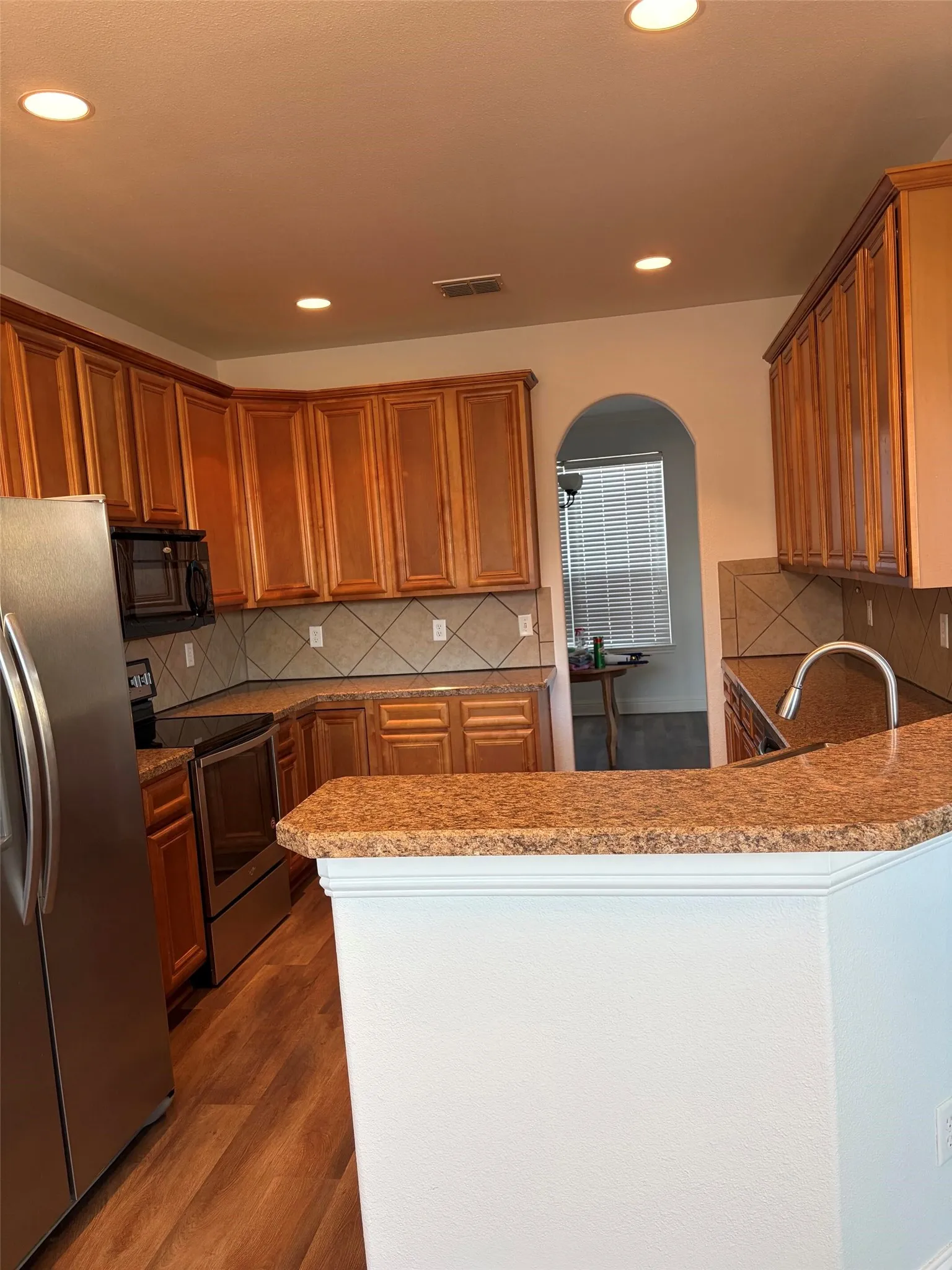 Single Family Residence For Sale in Rockwall County , 605 Love Lane, Royse City, Texas 75189, 3 Bedroom, 3 Bathroom, 2 Garage spaces, 2,188 Sqft, built in 2007, mls#21235485, Real Estate Agent in Royse City, Homes For Sale in Rockwall county, Homes For Sale in Royse City, Realtor in Royse City Texas, Real Estate Brokerage Independent Realty Texas, Luminita Cordes Realtor
