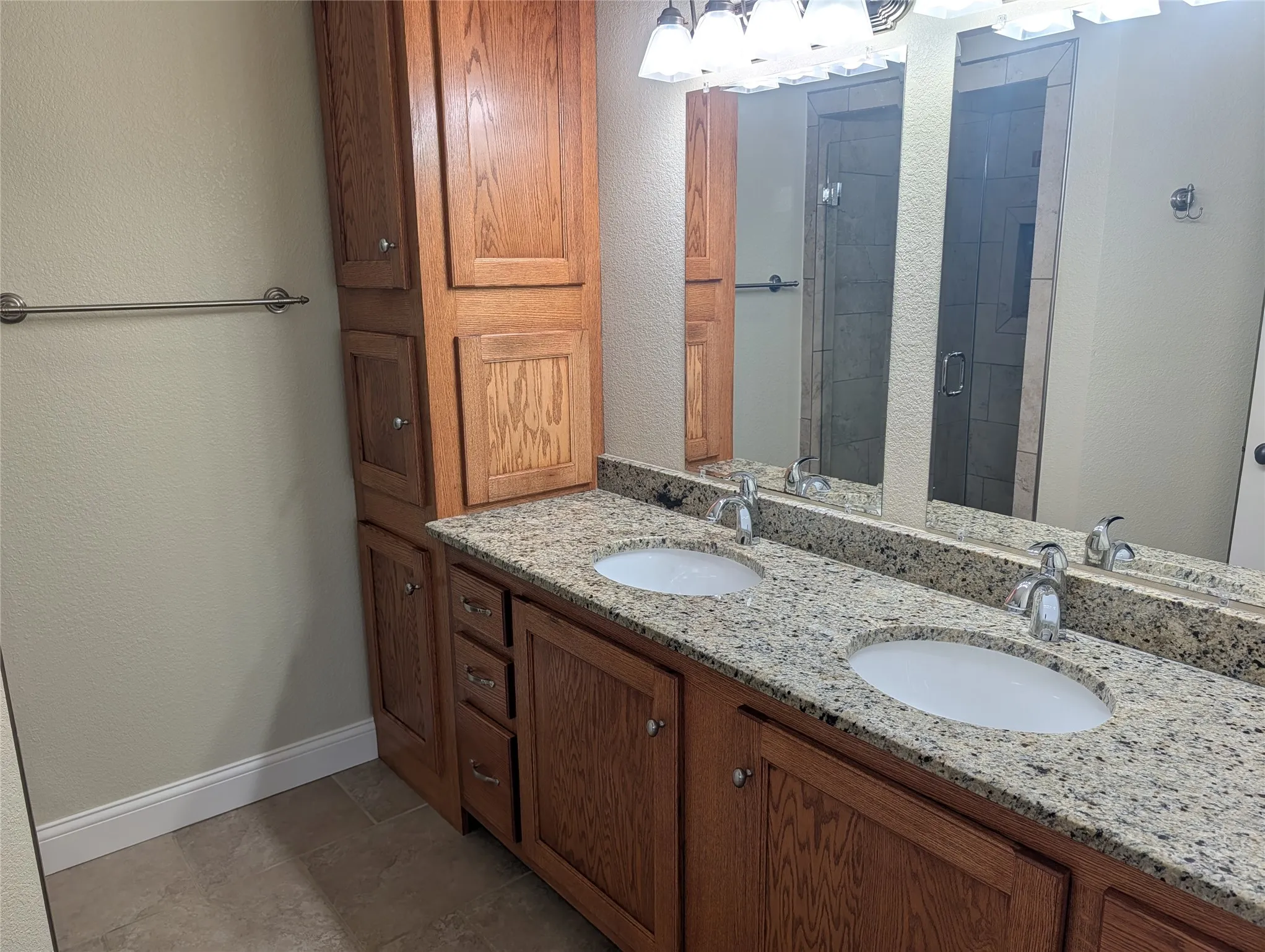 Farm For Sale in Kaufman County , 21855 S Fm 148, Kemp, Texas 75143, 3 Bedroom, 3 Bathroom, Garage spaces, 2,580 Sqft, built in 2007, mls#21235527, Real Estate Agent in Kemp, Homes For Sale in Kaufman county, Homes For Sale in Kemp, Realtor in Kemp Texas, Real Estate Brokerage Independent Realty Texas, Luminita Cordes Realtor