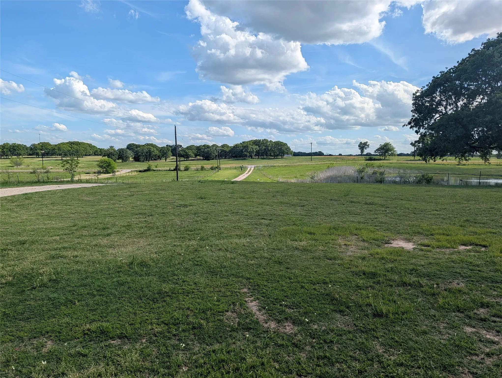 Farm For Sale in Kaufman County , 21855 S Fm 148, Kemp, Texas 75143, 3 Bedroom, 3 Bathroom, Garage spaces, 2,580 Sqft, built in 2007, mls#21235527, Real Estate Agent in Kemp, Homes For Sale in Kaufman county, Homes For Sale in Kemp, Realtor in Kemp Texas, Real Estate Brokerage Independent Realty Texas, Luminita Cordes Realtor