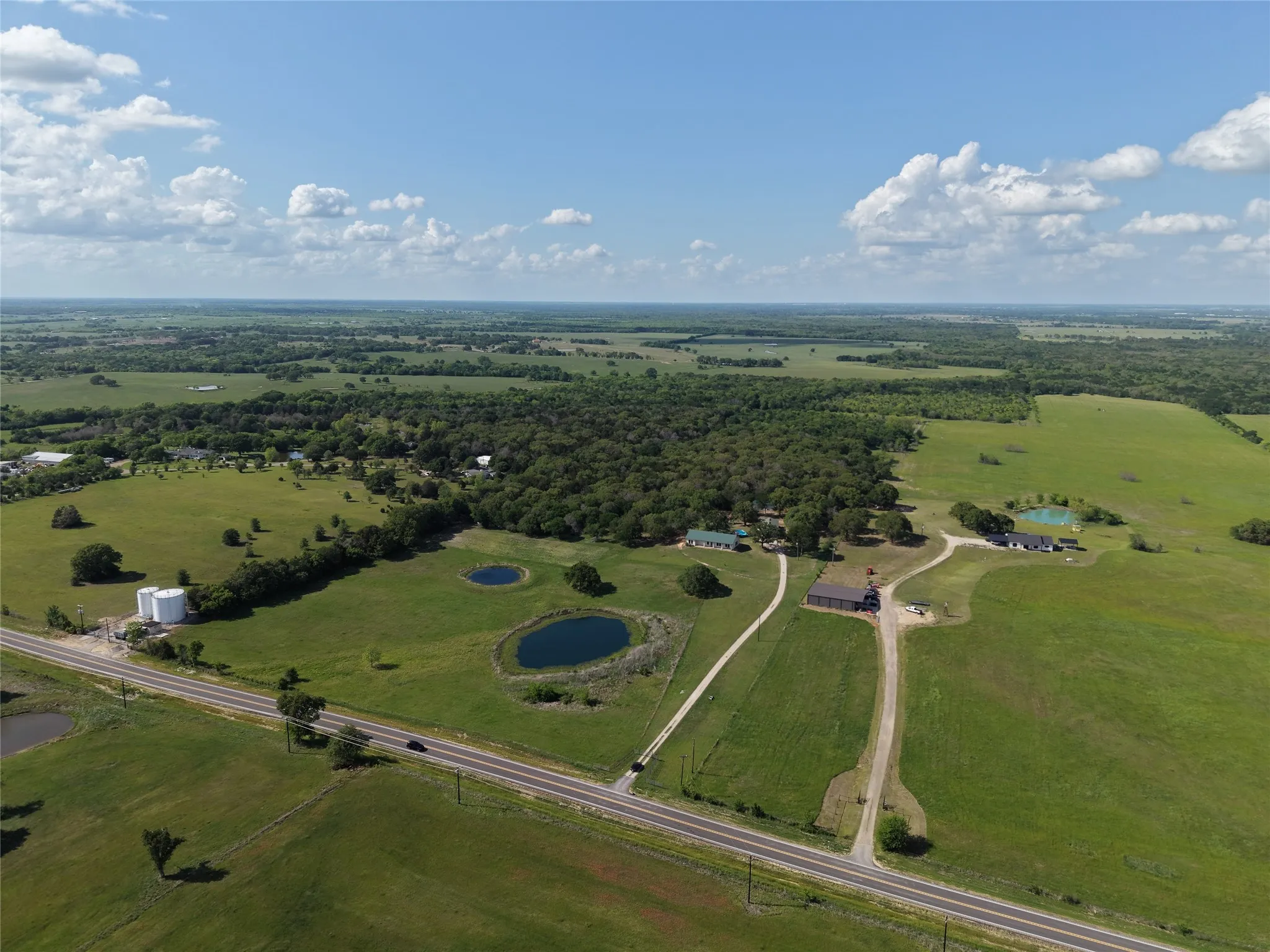 Farm For Sale in Kaufman County , 21855 S Fm 148, Kemp, Texas 75143, 3 Bedroom, 3 Bathroom, Garage spaces, 2,580 Sqft, built in 2007, mls#21235527, Real Estate Agent in Kemp, Homes For Sale in Kaufman county, Homes For Sale in Kemp, Realtor in Kemp Texas, Real Estate Brokerage Independent Realty Texas, Luminita Cordes Realtor